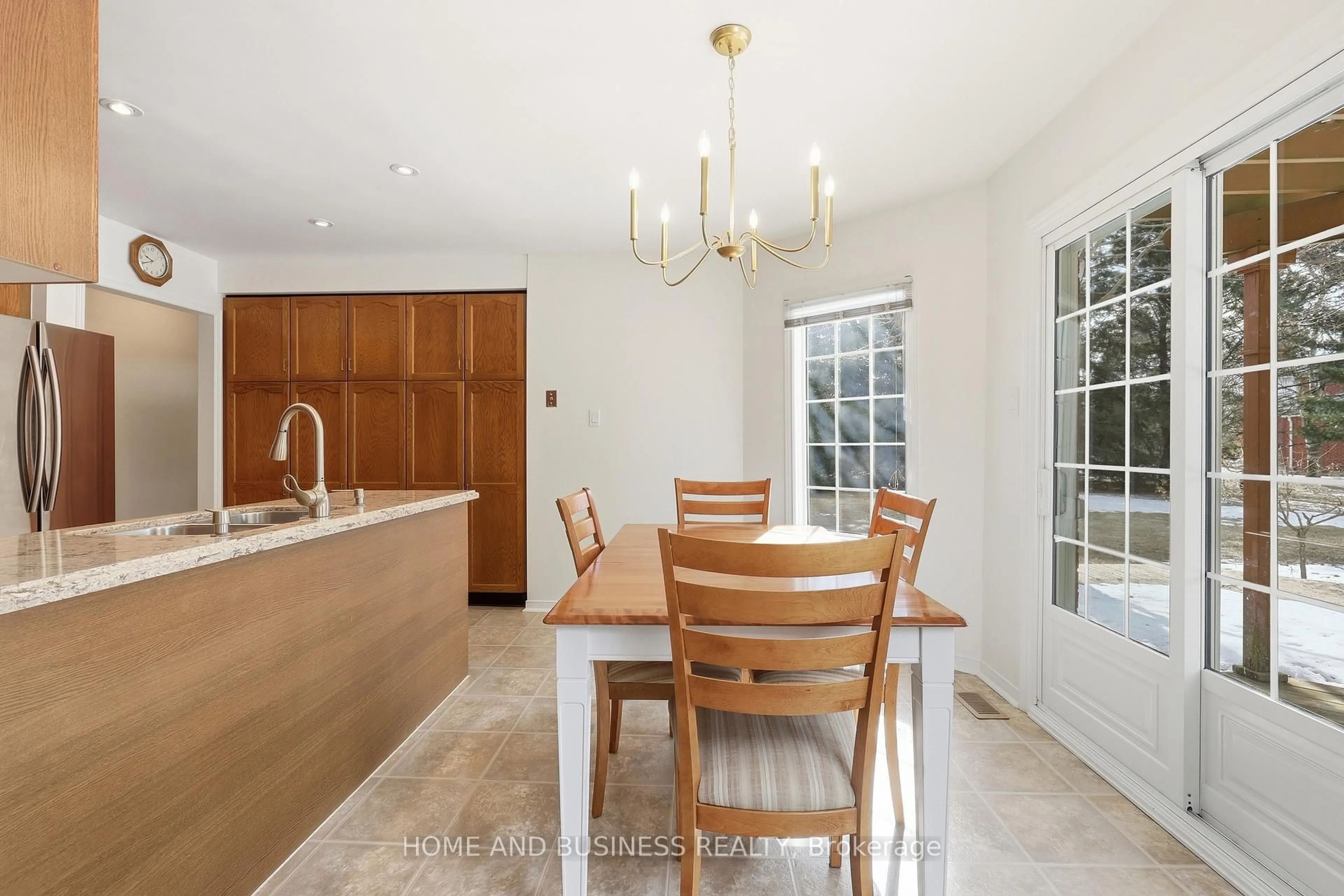 Open concept kitchen, ceramic/tile floor for 1 Bayberry Rd, Mono Ontario L9W 6G5