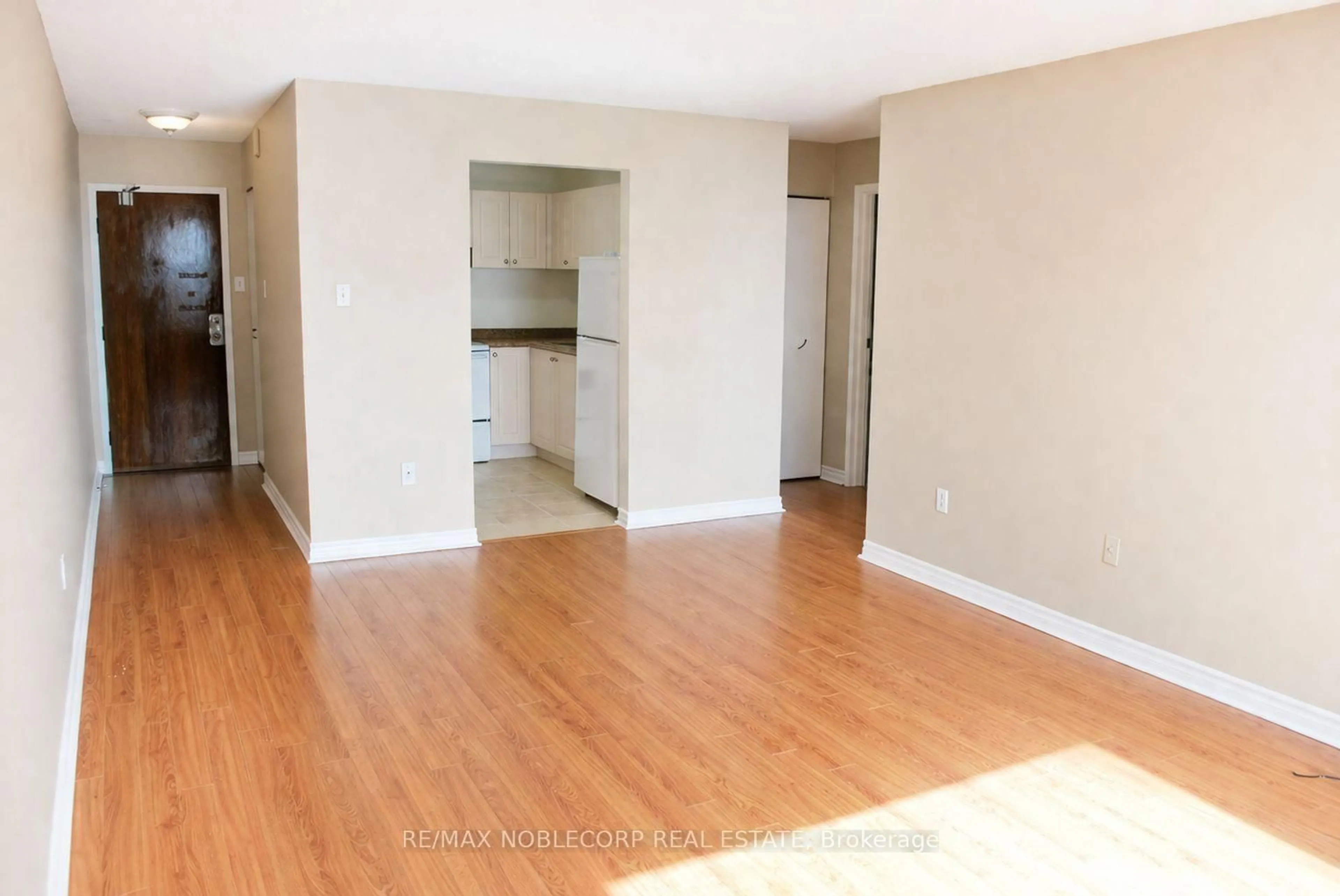 A pic of a room for 64 Benton St #901, Kitchener Ontario N2G 4L9