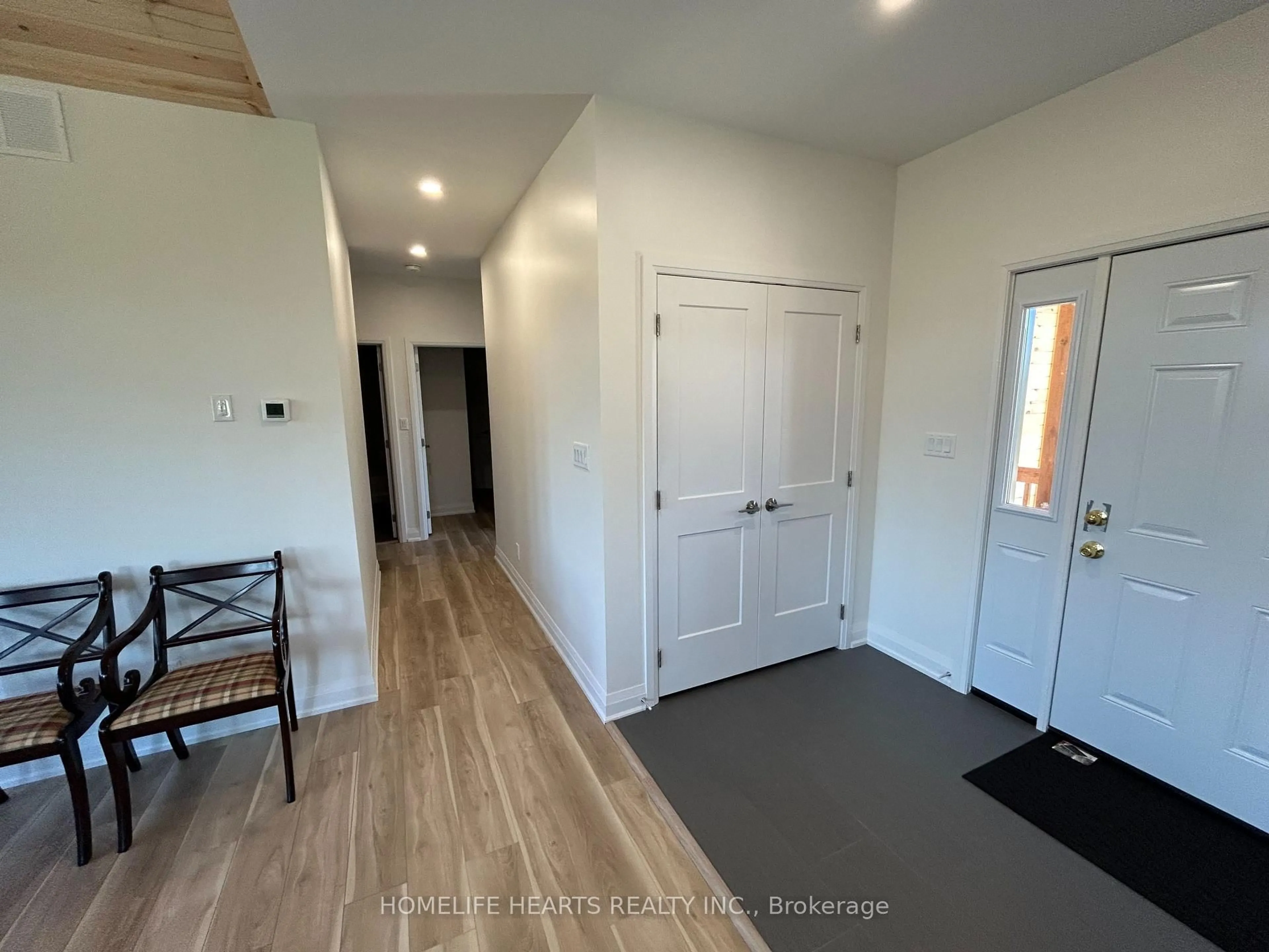 Indoor entryway for 629 Lindsay Rd #30, Northern Bruce Peninsula Ontario N0H 1Z0