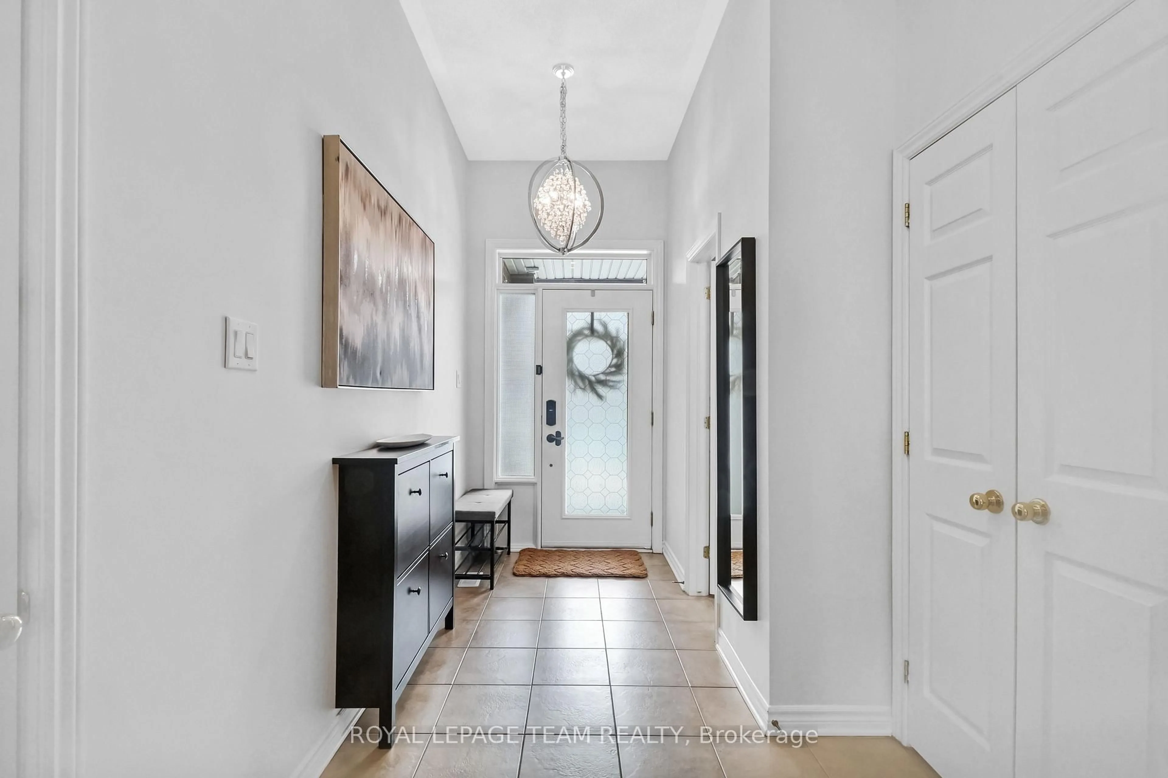 Indoor entryway for 4271 Kelly Farm Dr, Ottawa Ontario K1T 0A6