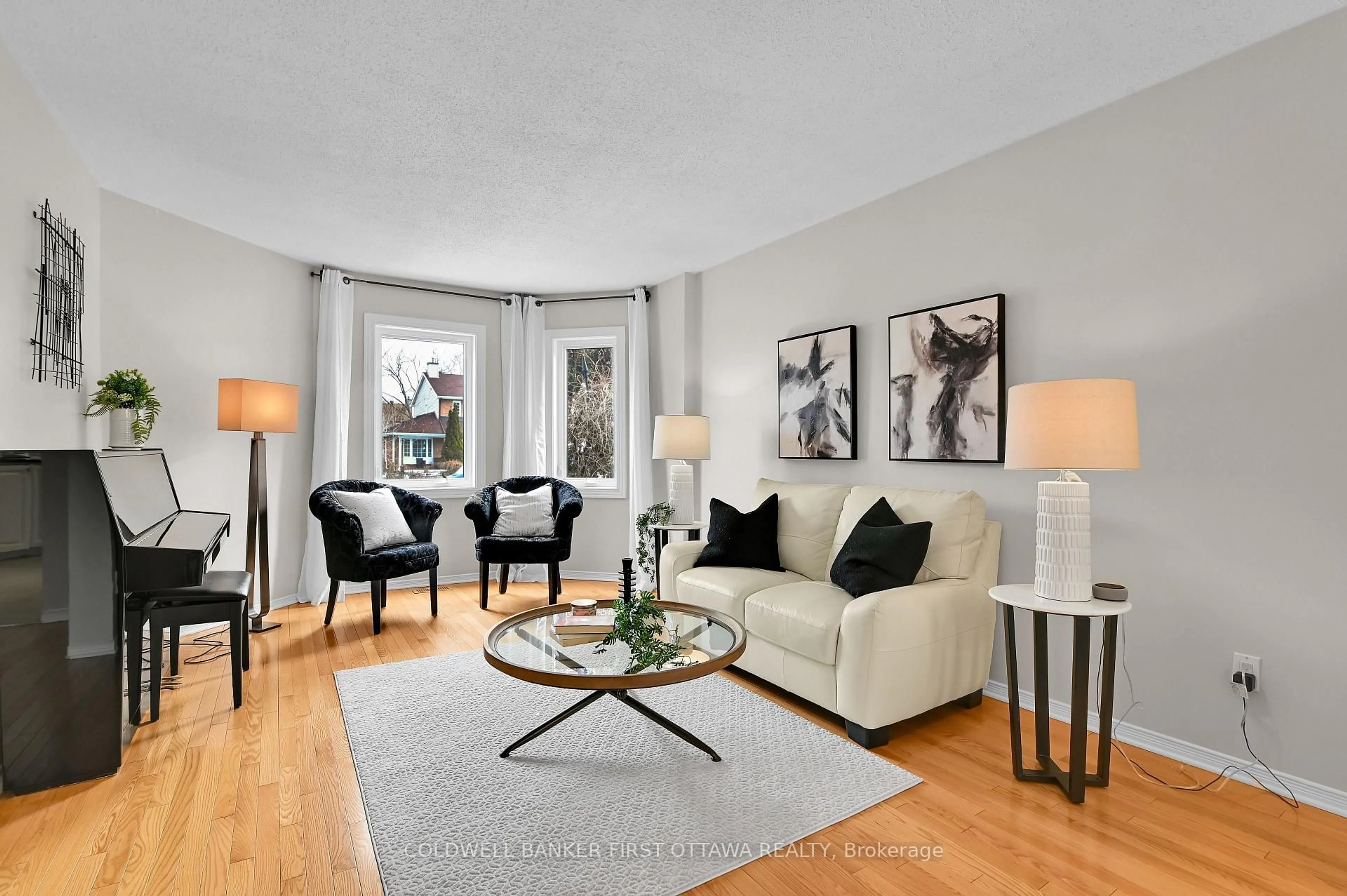 Living room with furniture, unknown for 77 Topley Cres, Ottawa Ontario K1G 4M8