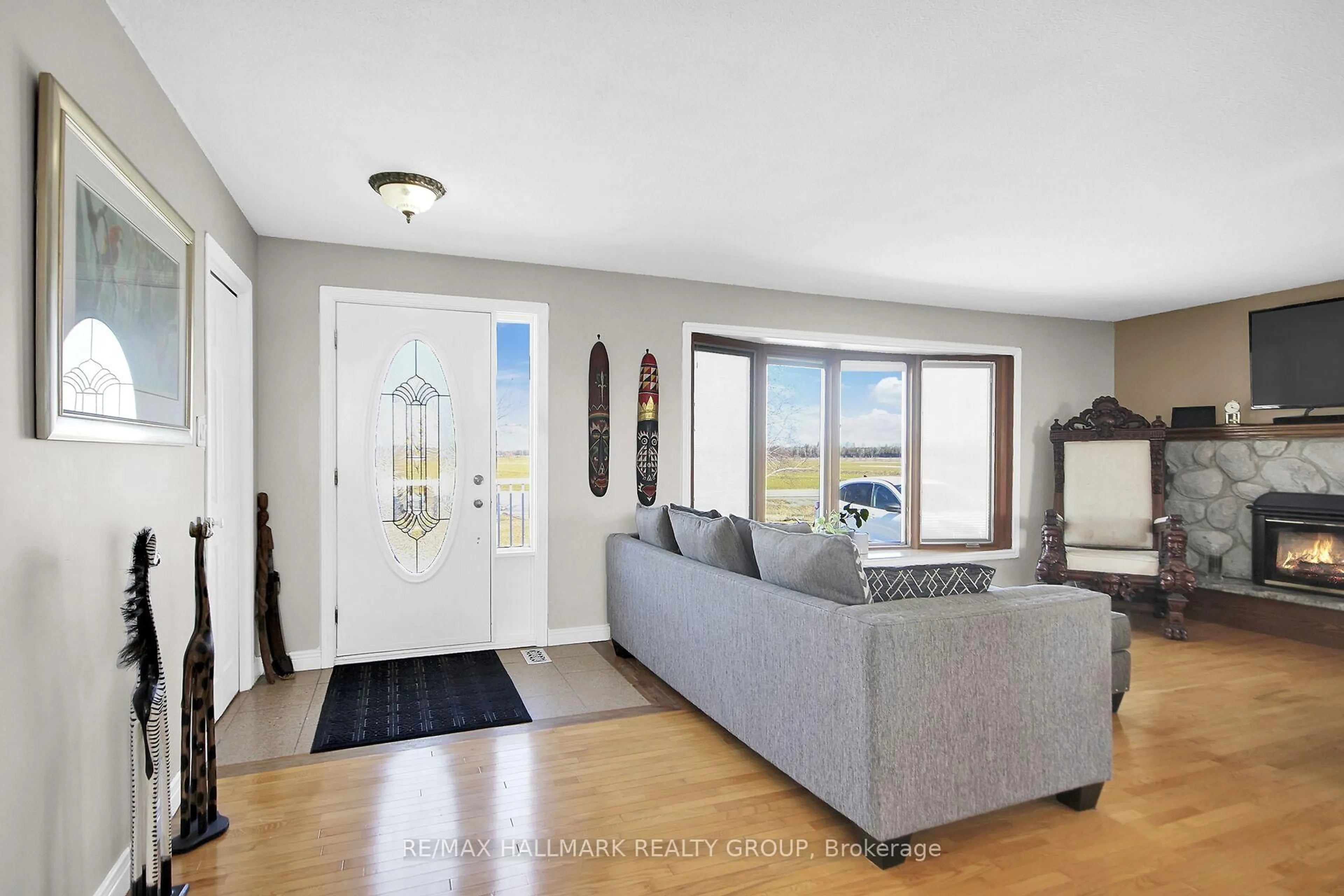 Indoor entryway for 6151 Malakoff Rd, Richmond Ontario K0A 2Z0