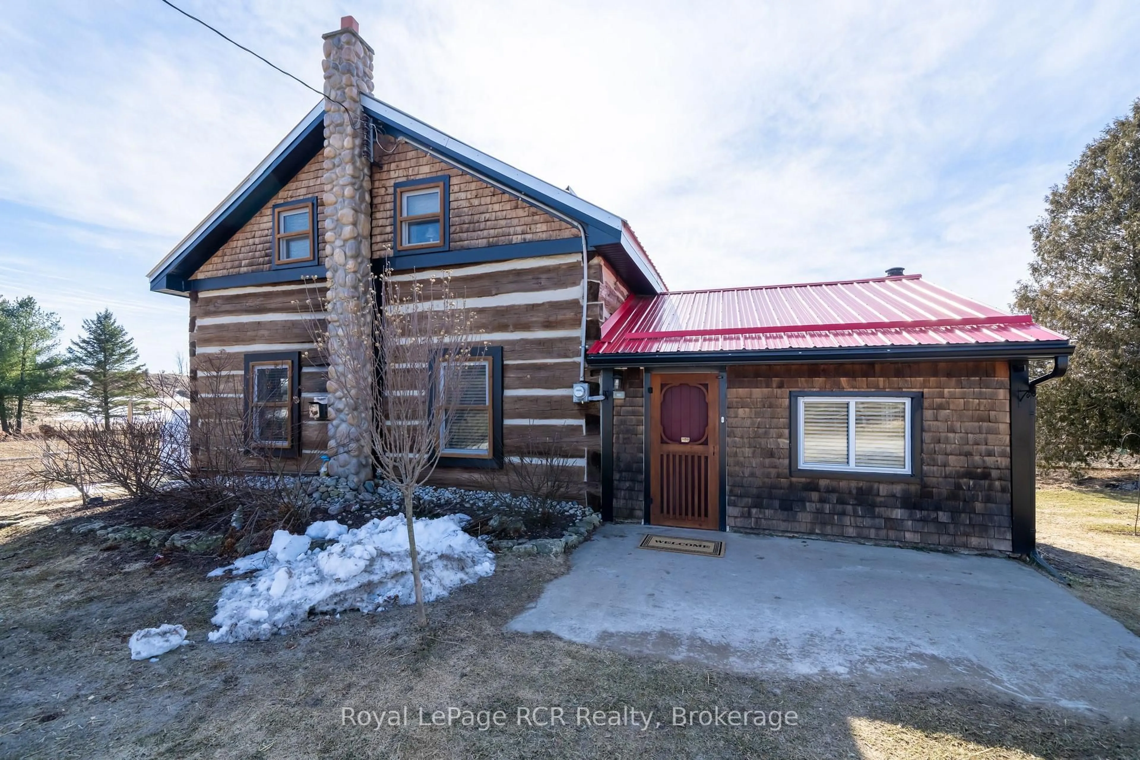 A pic from outside/outdoor area/front of a property/back of a property/a pic from drone, building for 135458 8 Concession, Chatsworth Ontario N0H 1K0