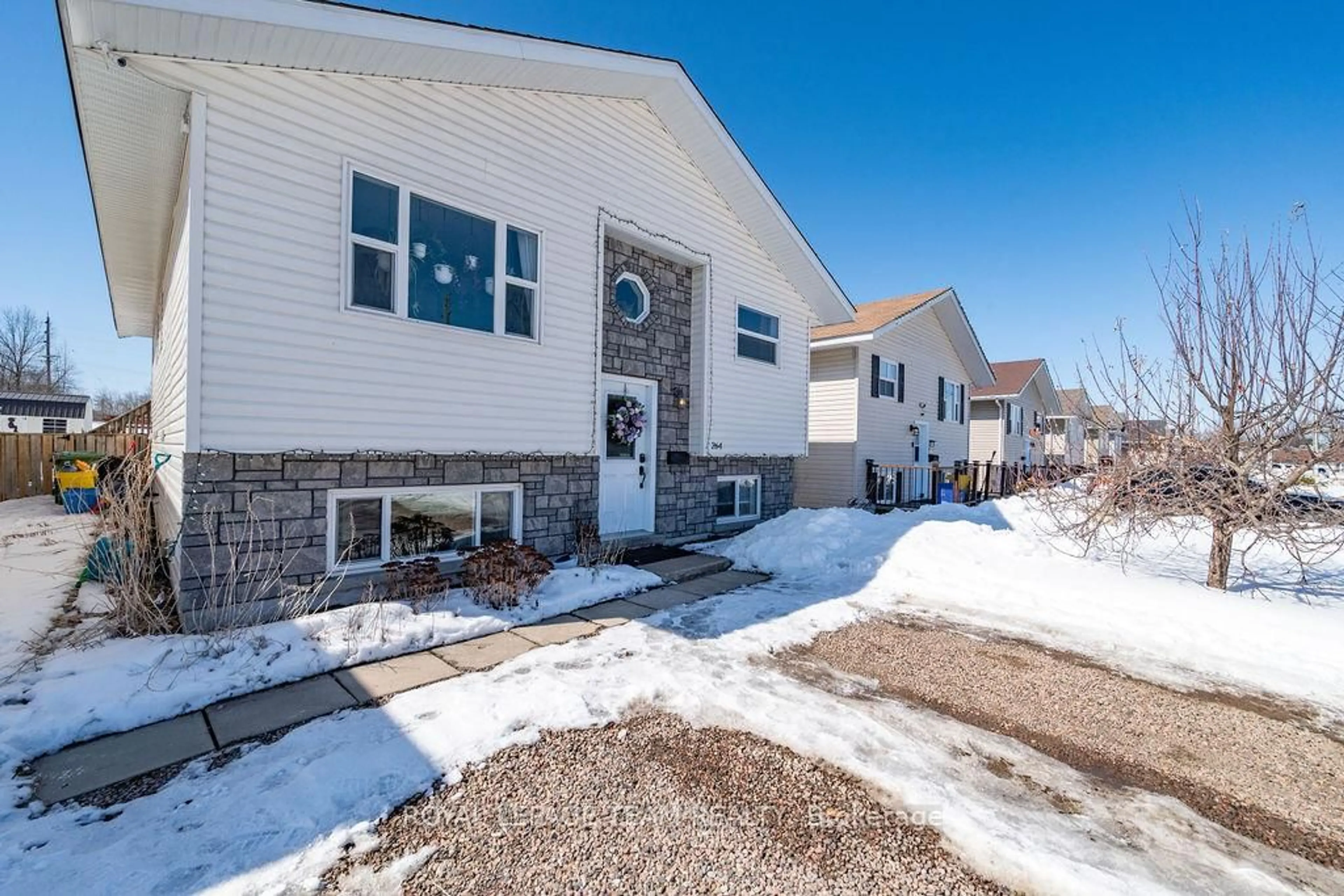 Unknown for 264 Mckenzie St, Pembroke Ontario K8A 3V7