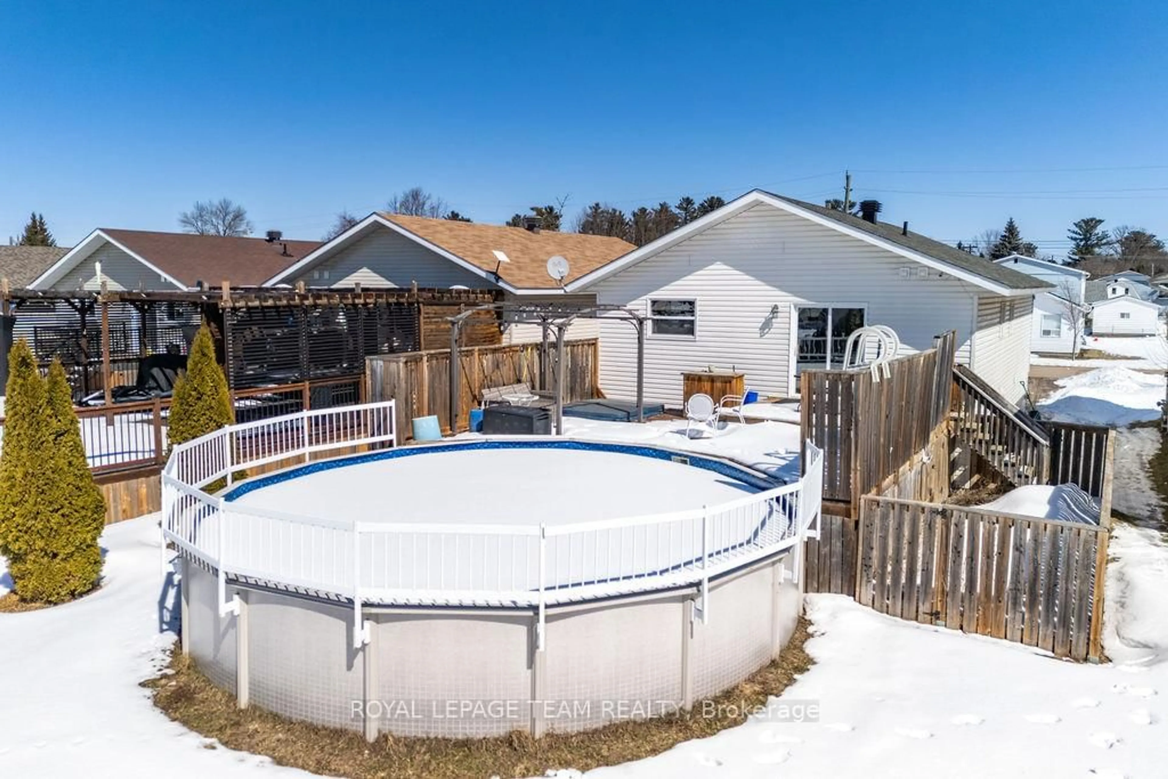 Pool for 264 Mckenzie St, Pembroke Ontario K8A 3V7