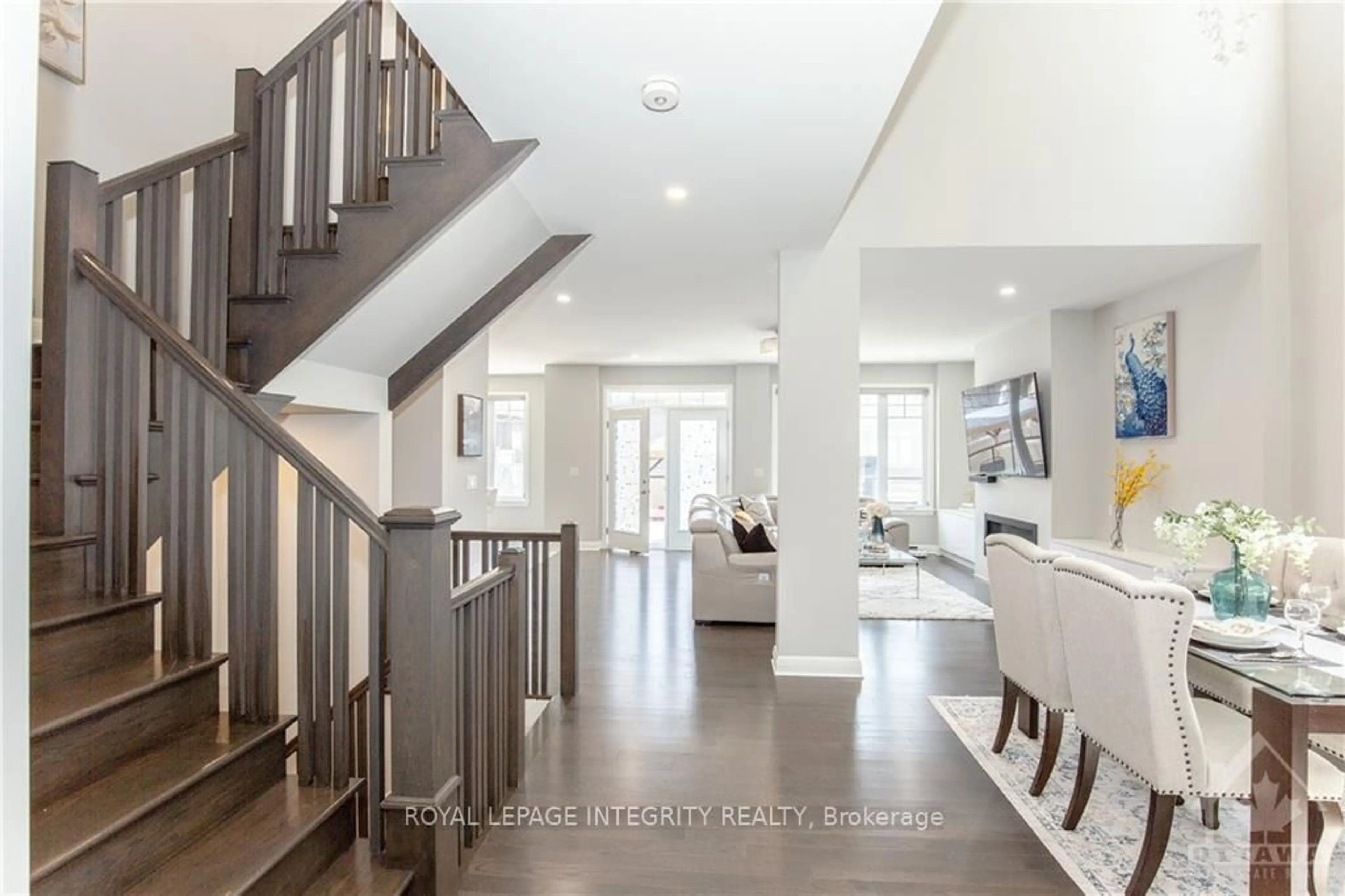 Indoor entryway for 396 HUNTSVILLE Dr, Ottawa Ontario K2T 0H6