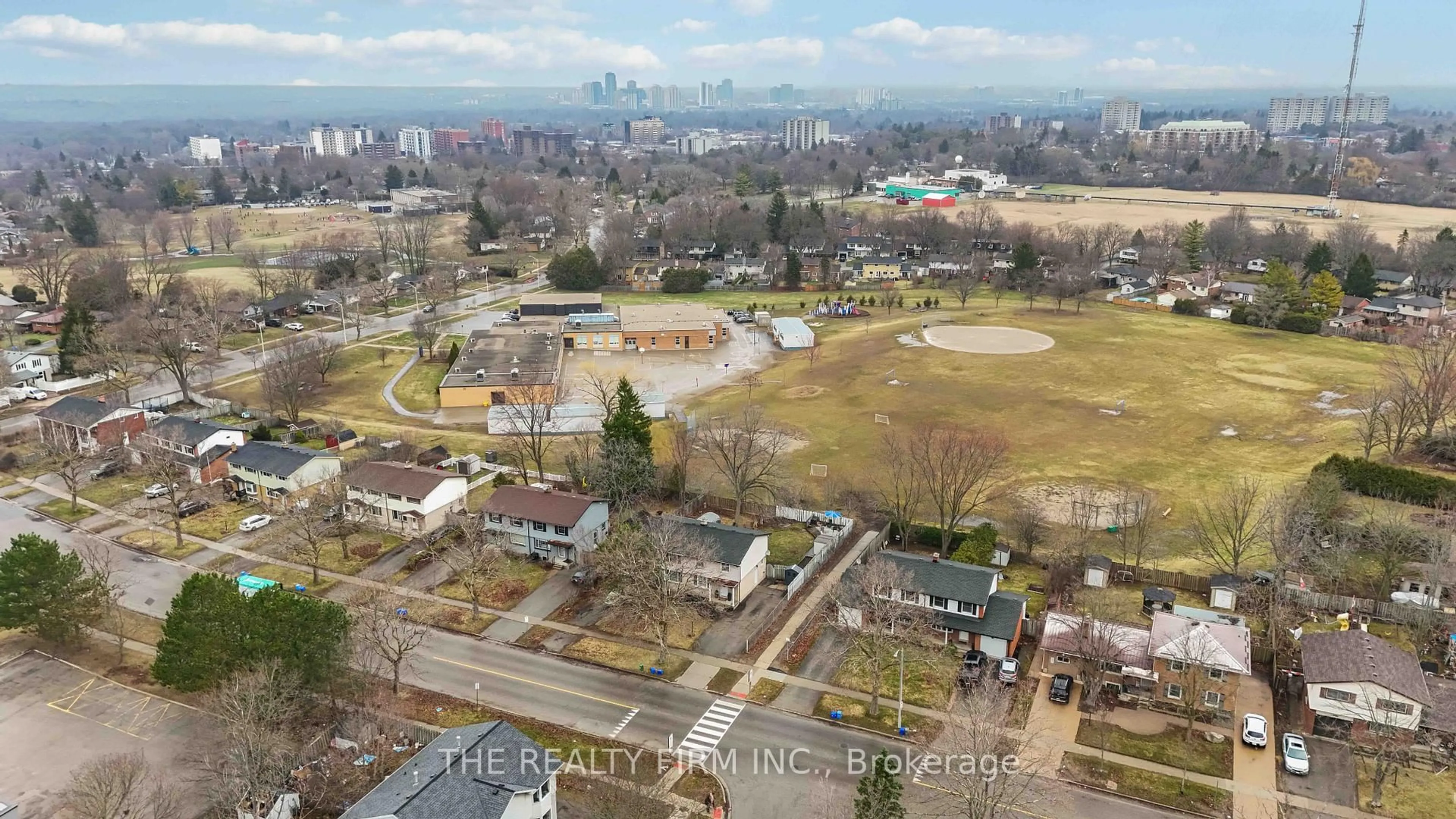 A pic from outside/outdoor area/front of a property/back of a property/a pic from drone, unknown for 740 NOTRE DAME Dr, London South Ontario N6J 3B6