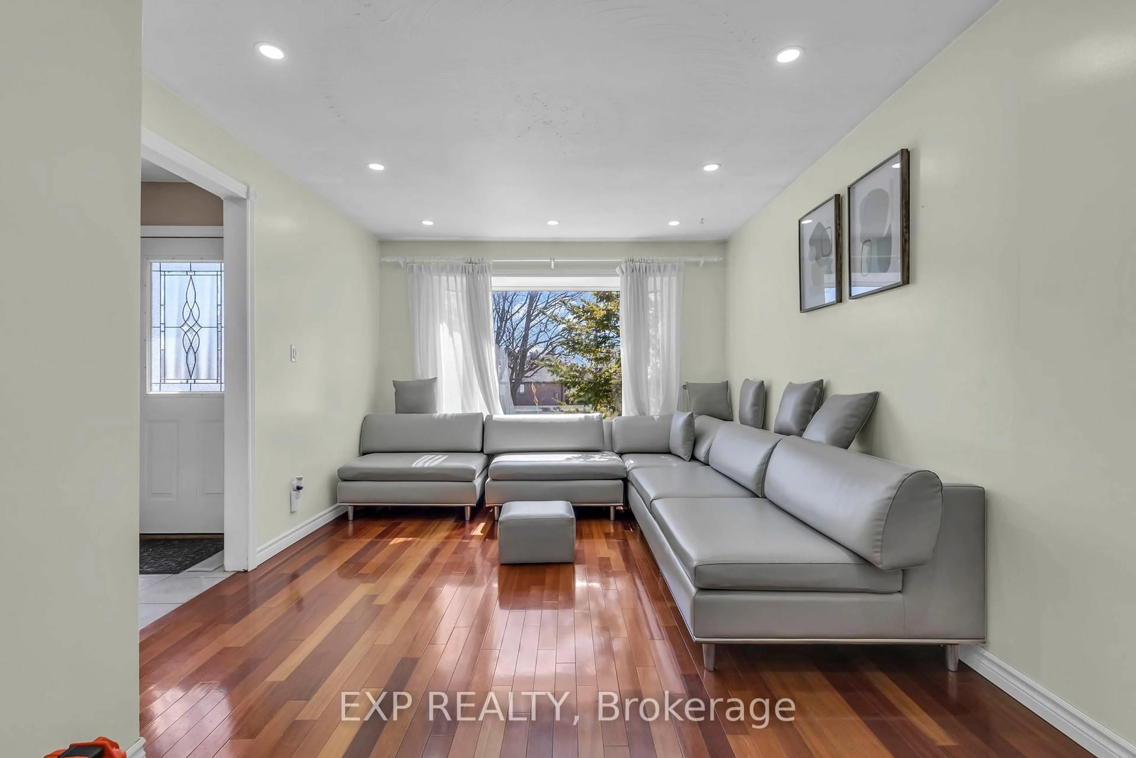 Living room with furniture, unknown for 146 Bechtel Dr, Kitchener Ontario N2P 1S3