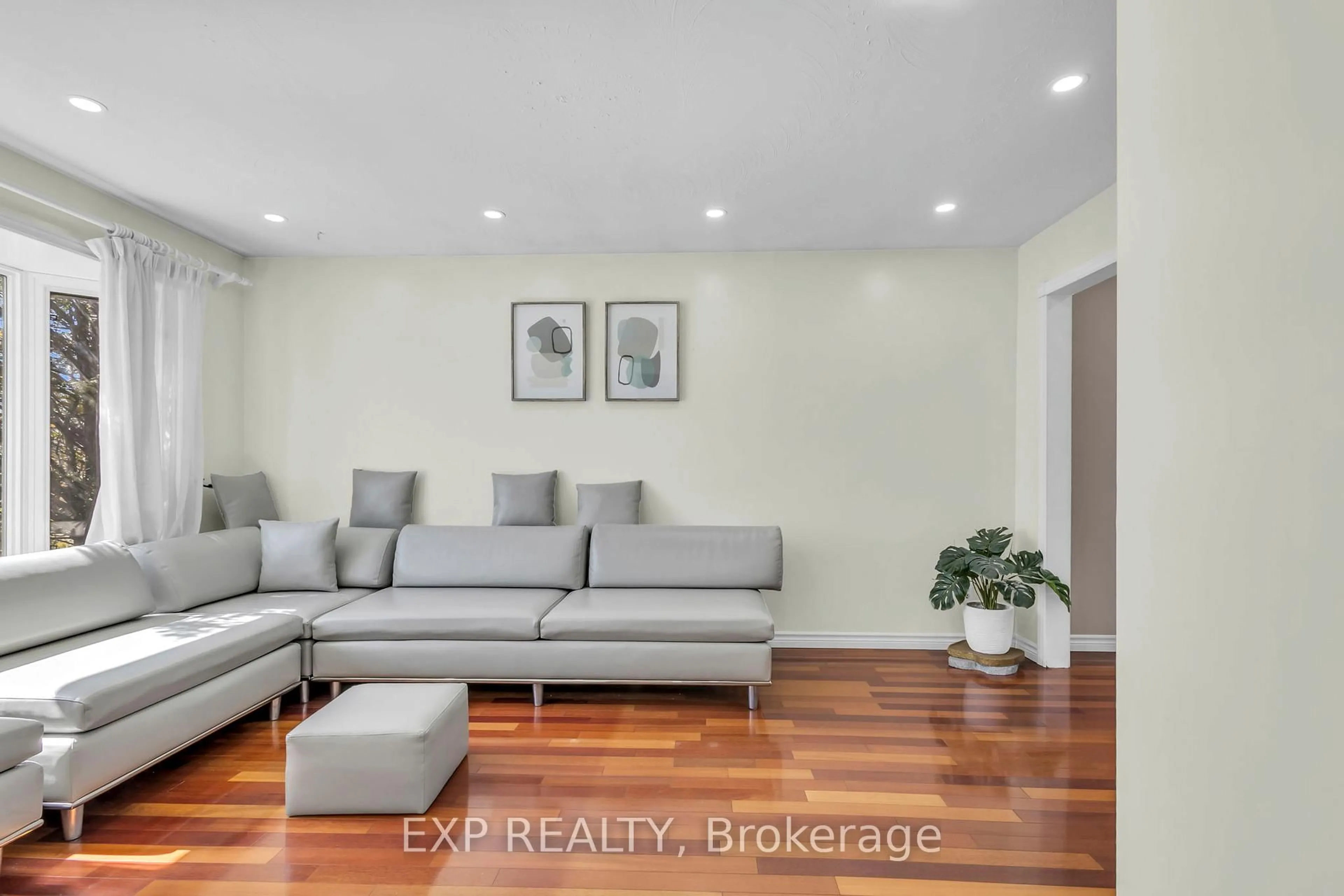 Living room with furniture, wood/laminate floor for 146 Bechtel Dr, Kitchener Ontario N2P 1S3