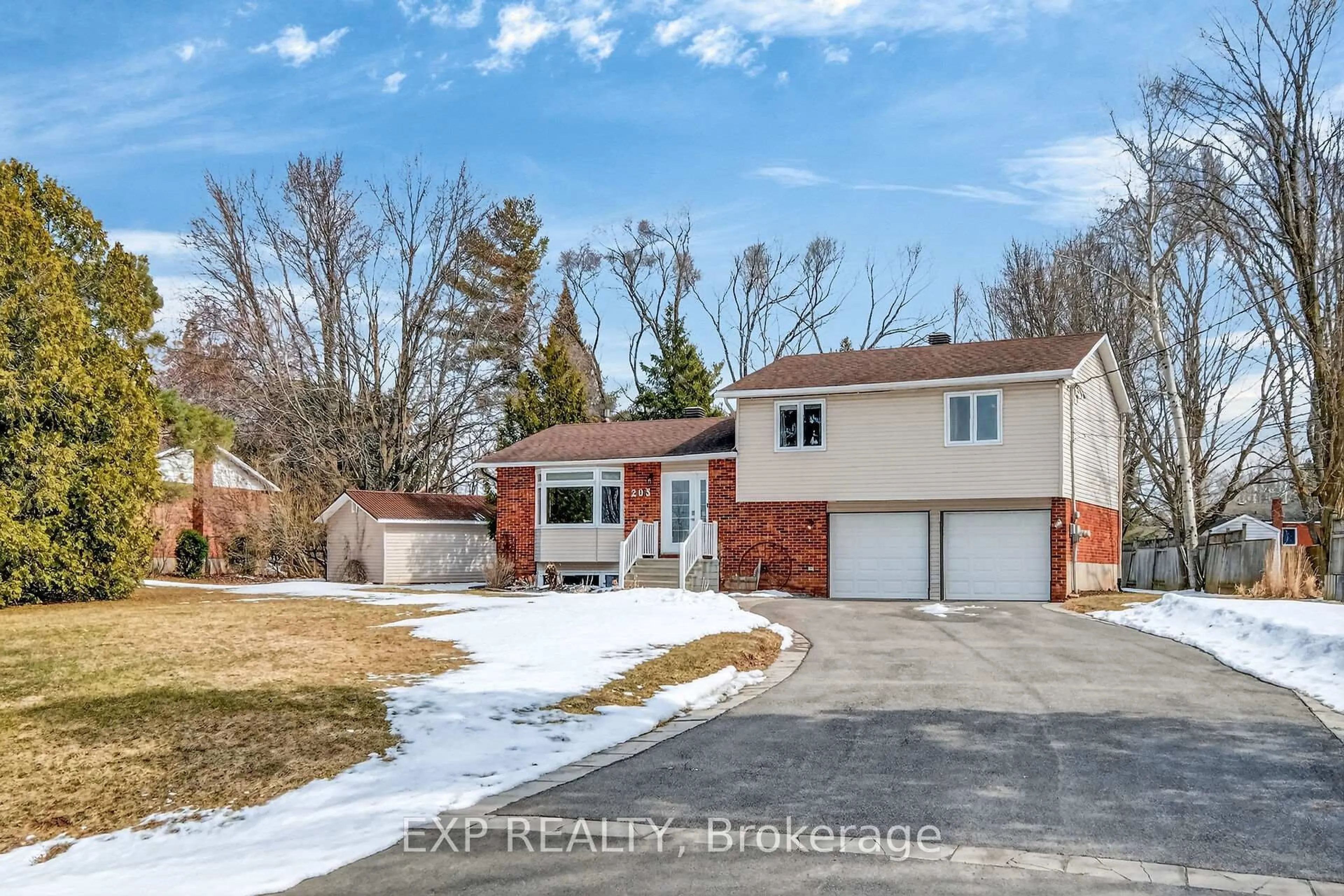 A pic from outside/outdoor area/front of a property/back of a property/a pic from drone, street for 203 Stanley Cres, Russell Ontario K4R 1E5