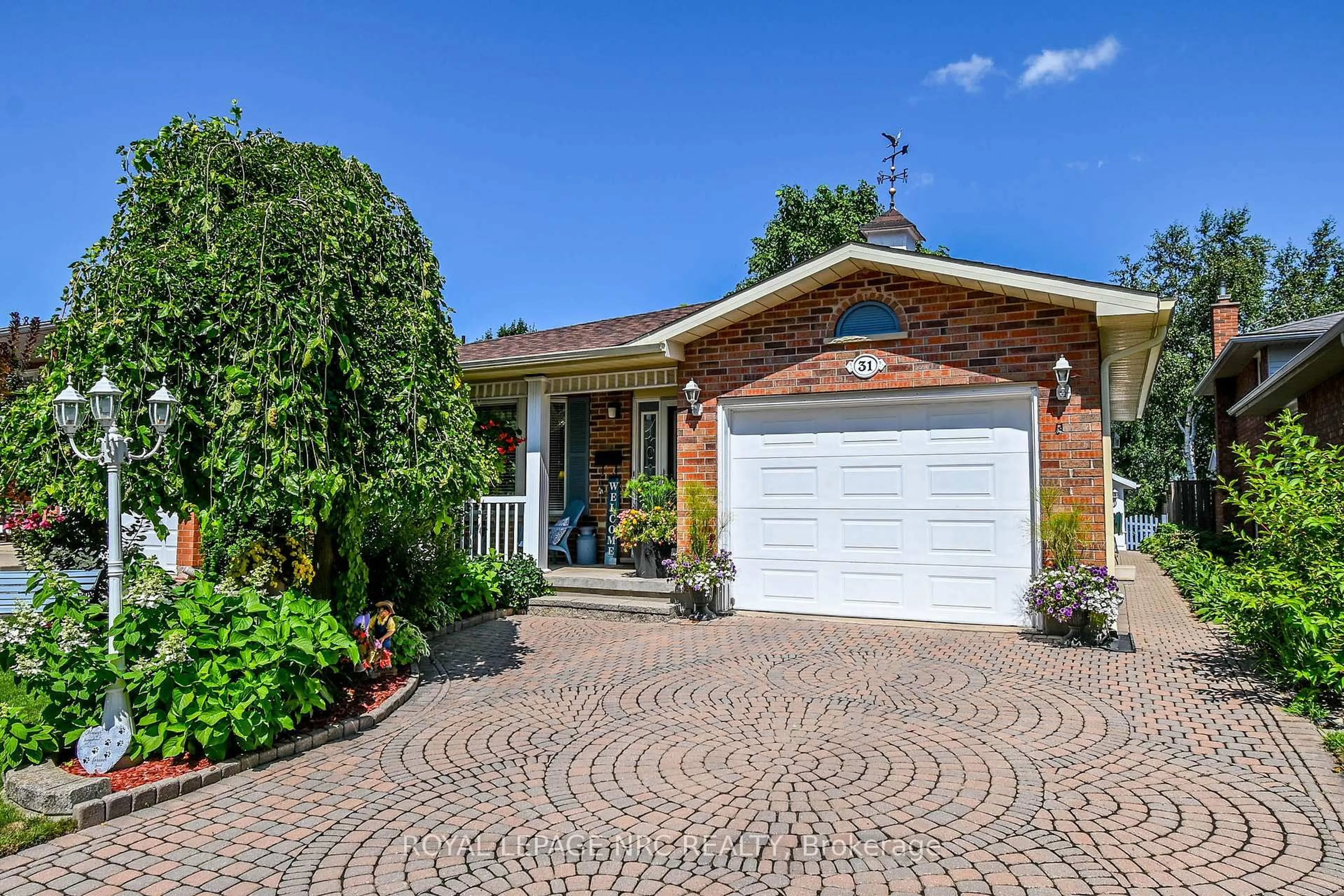 Home with brick exterior material, street for 31 Rollins Dr, Welland Ontario L3C 6Z8