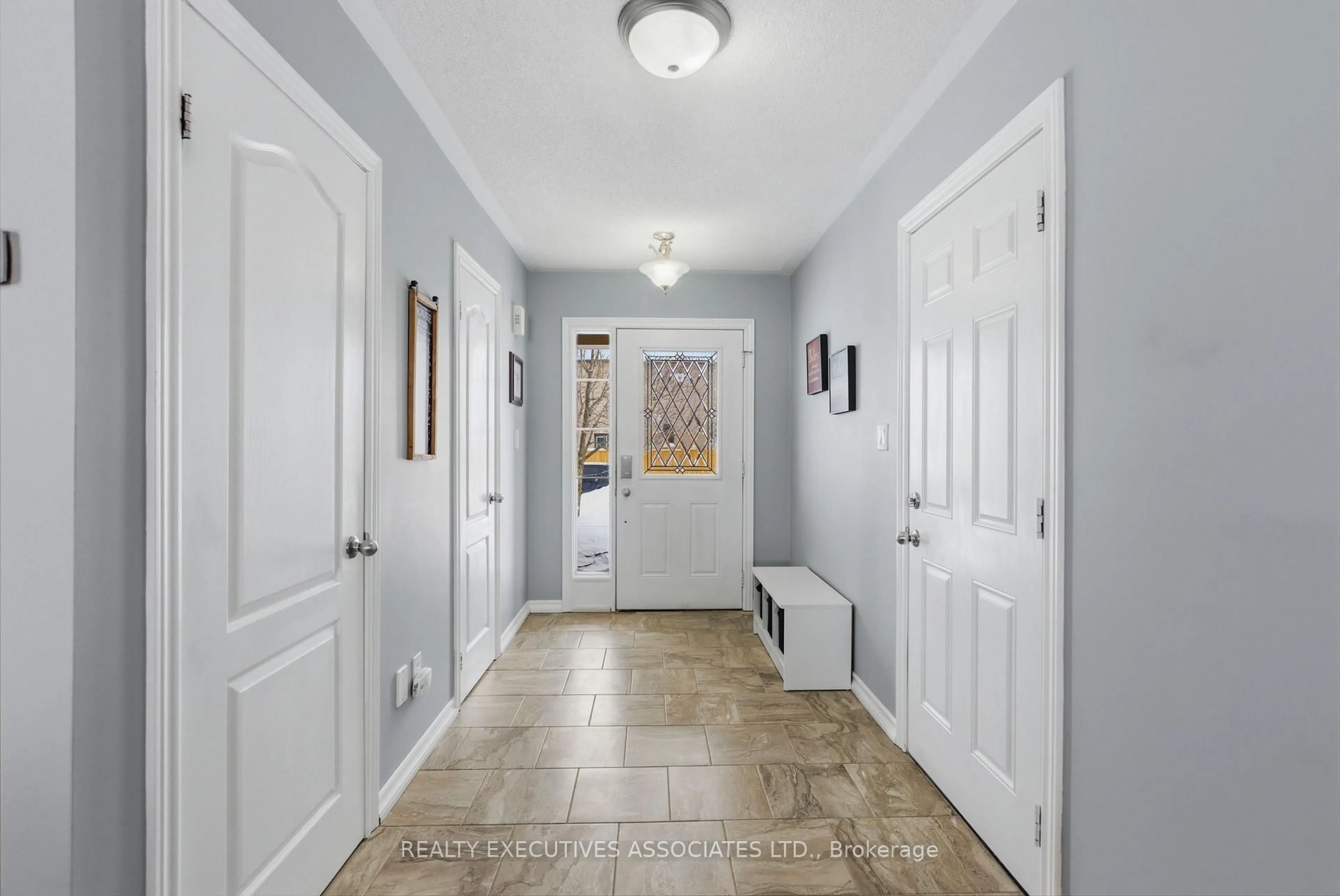 Indoor entryway for 71 Truax St, Kawartha Lakes Ontario K9V 0E3