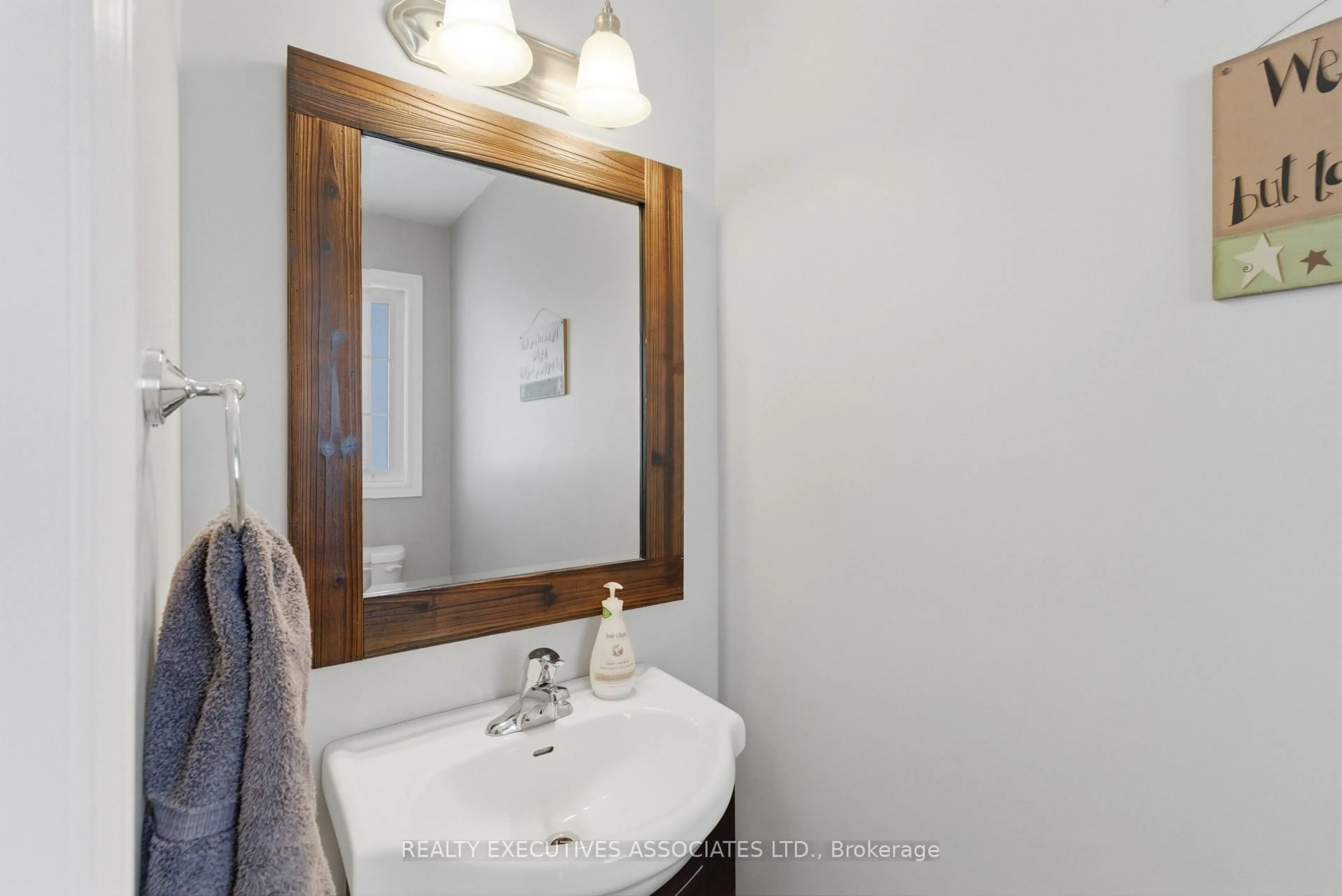 Standard bathroom, unknown for 71 Truax St, Kawartha Lakes Ontario K9V 0E3