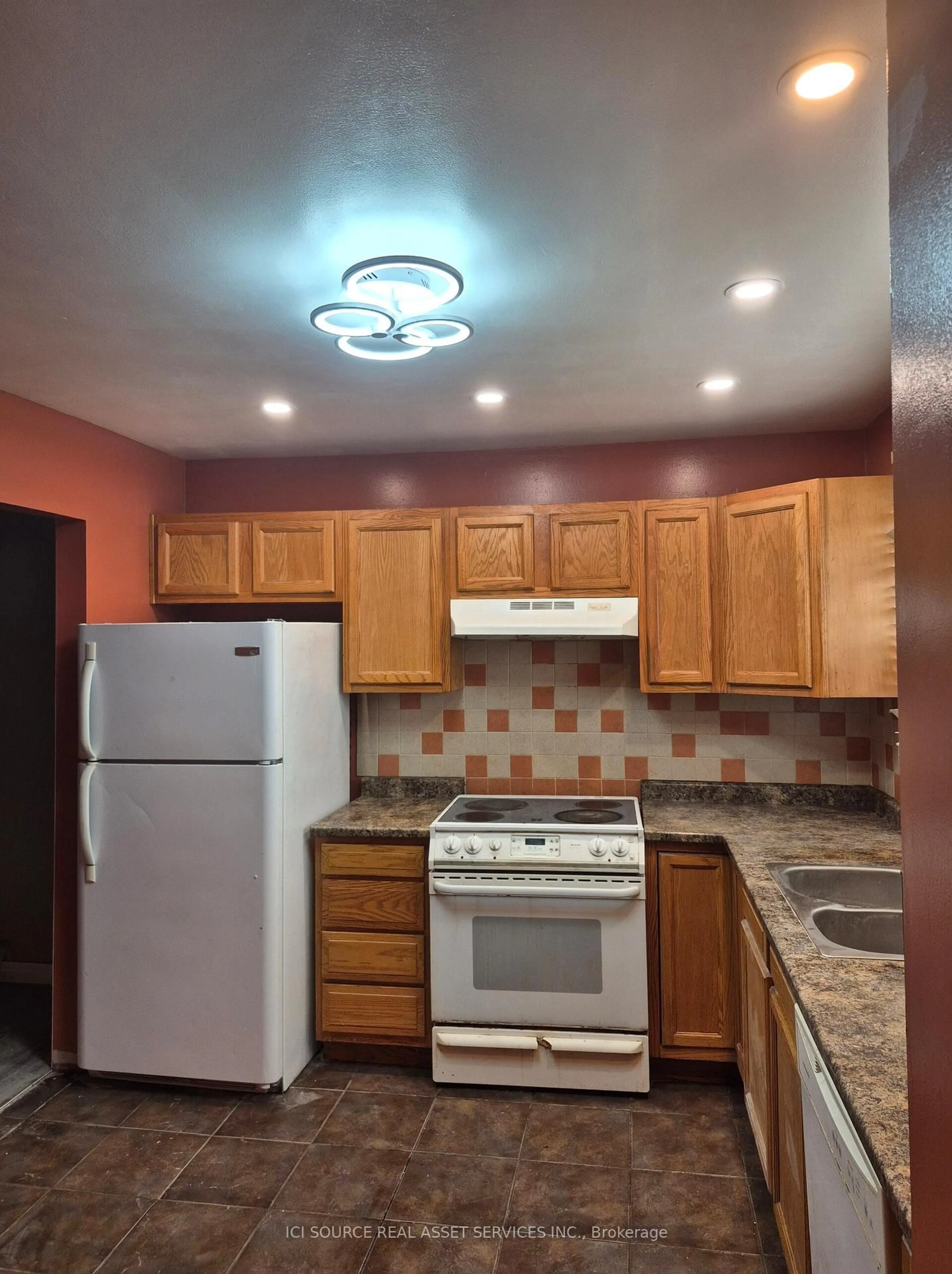 Standard kitchen, unknown for 5523 Coronation Ave #17, Windsor Ontario N8T 1B2