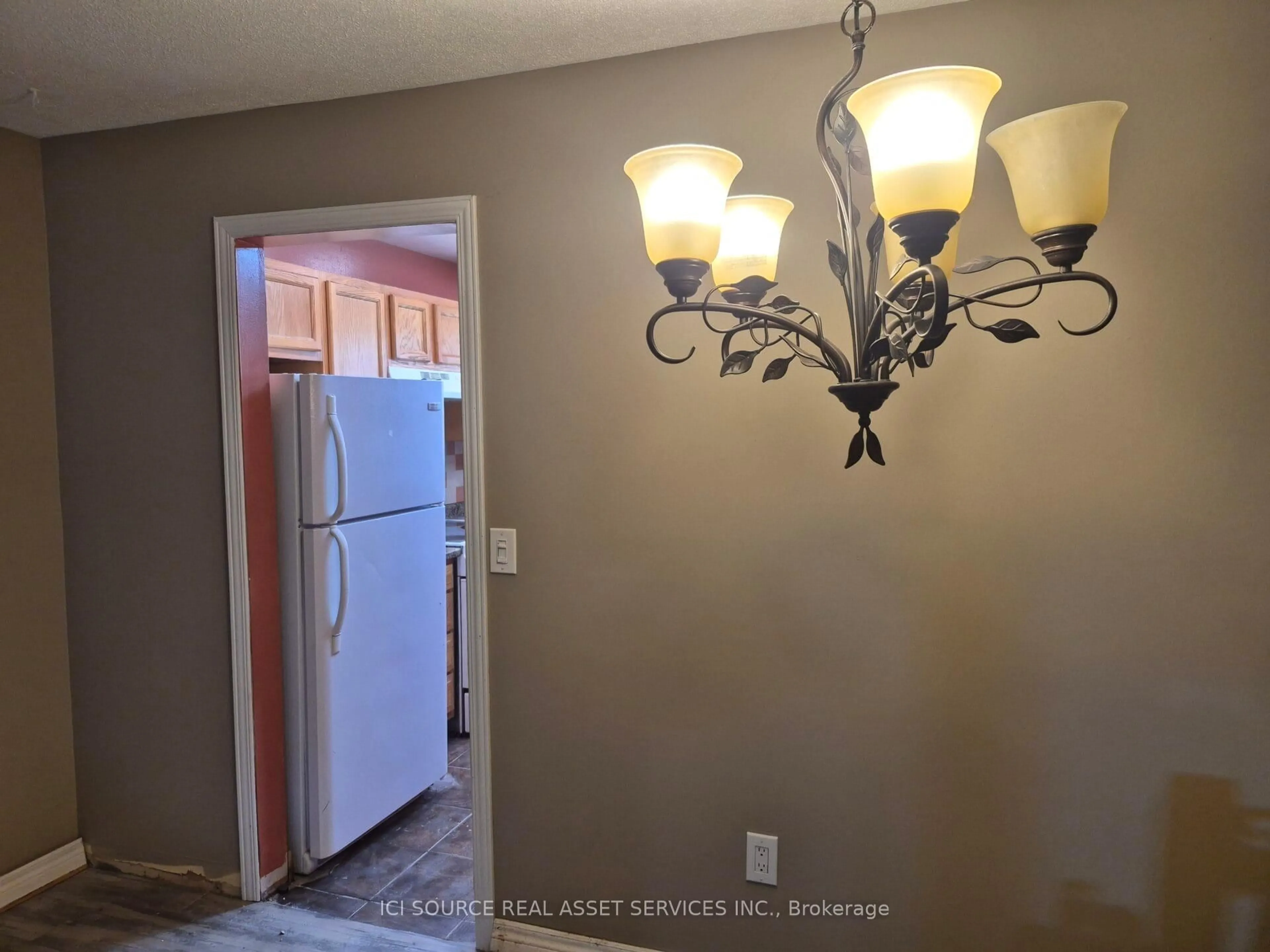 Indoor entryway for 5523 Coronation Ave #17, Windsor Ontario N8T 1B2