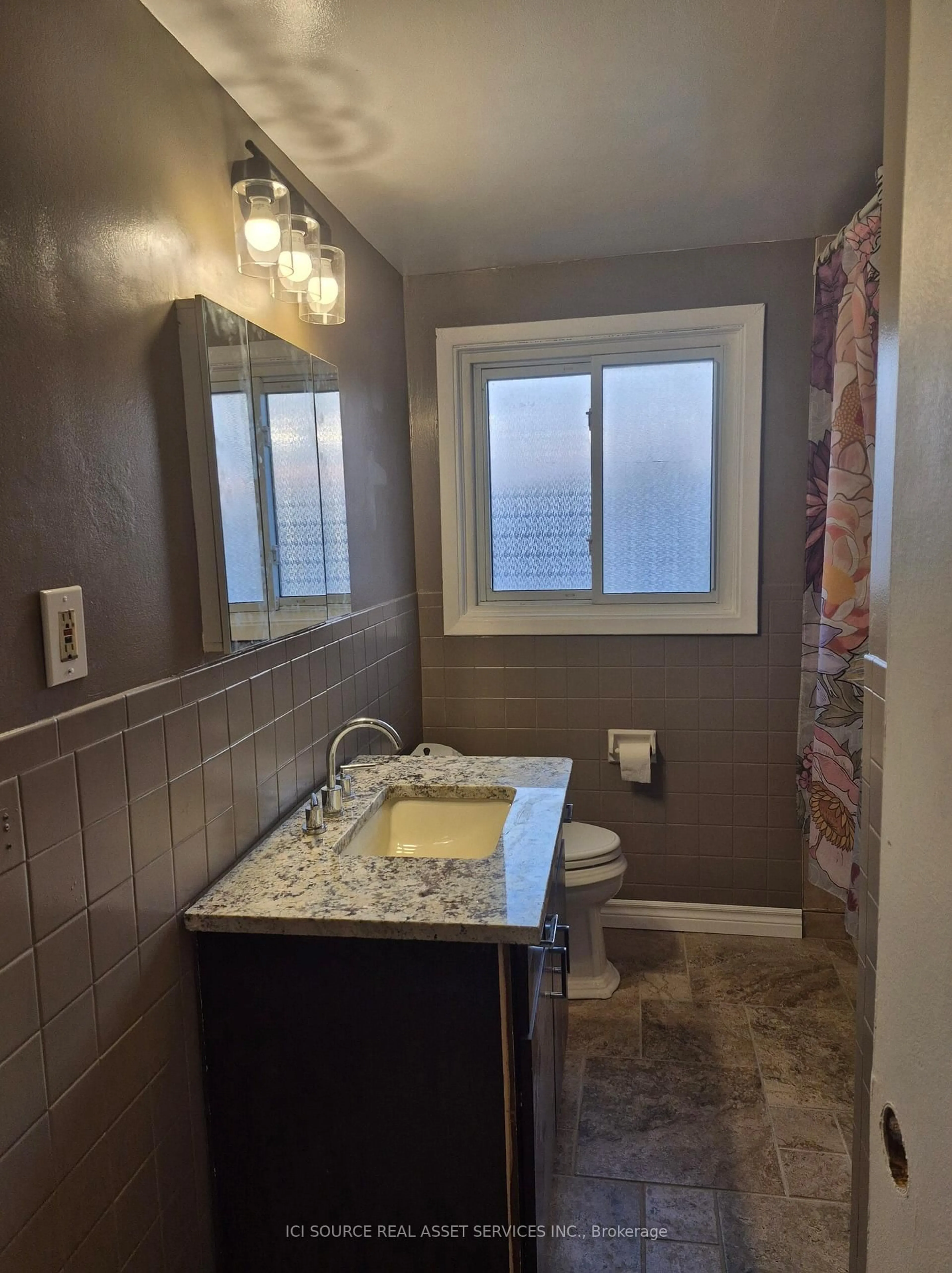 Contemporary bathroom, ceramic/tile floor for 5523 Coronation Ave #17, Windsor Ontario N8T 1B2