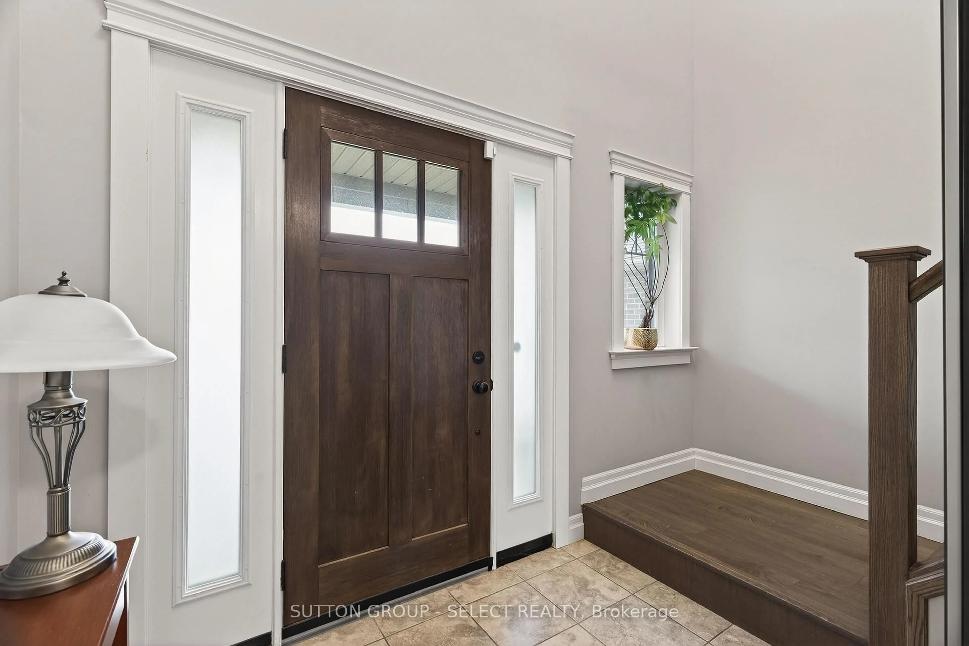 Indoor entryway for 173 Tarry Pkwy, Aylmer Ontario N5H 3E1