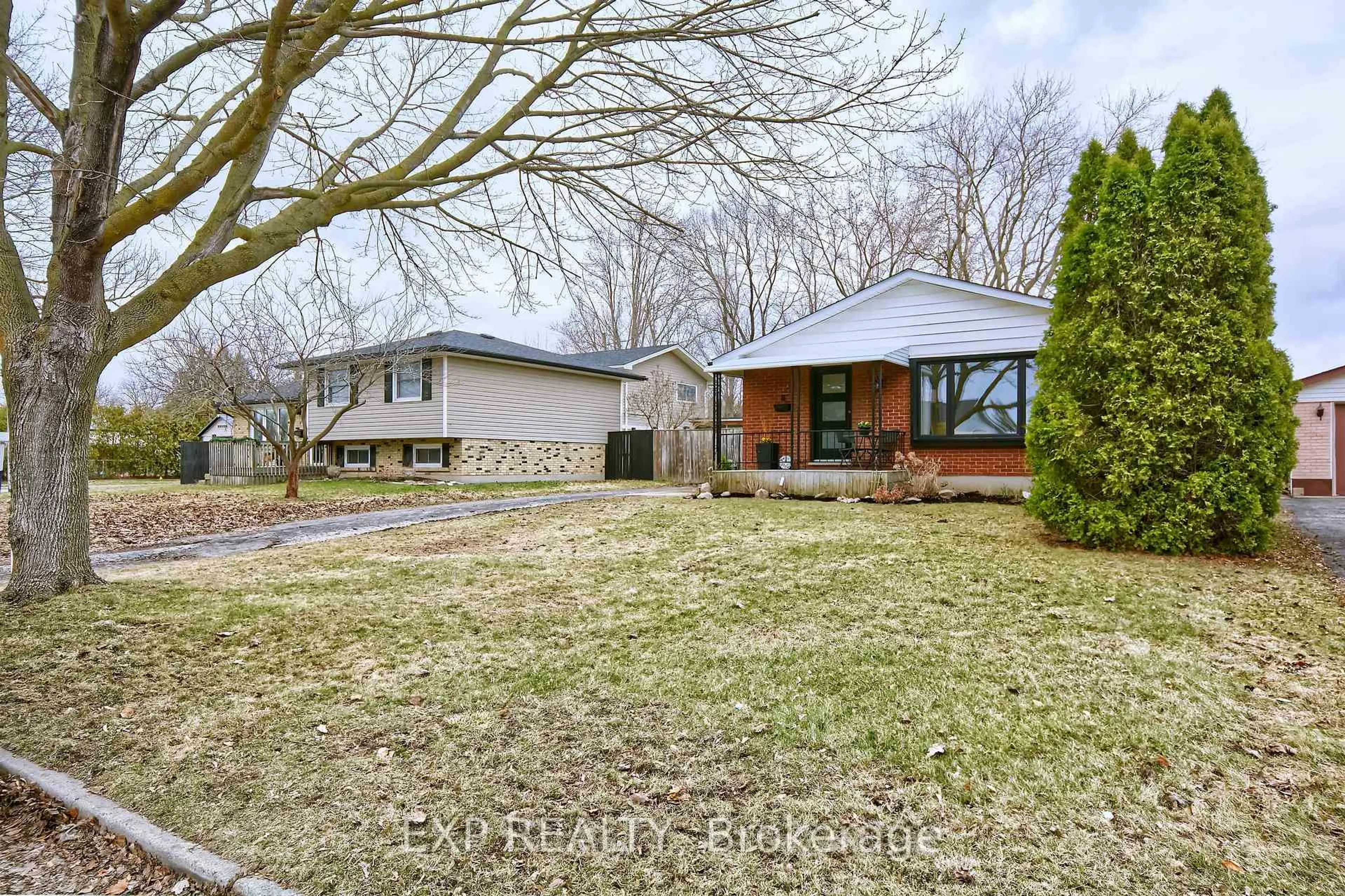 A pic from outside/outdoor area/front of a property/back of a property/a pic from drone, street for 8 Metcalfe Cres, London South Ontario N6E 1H9