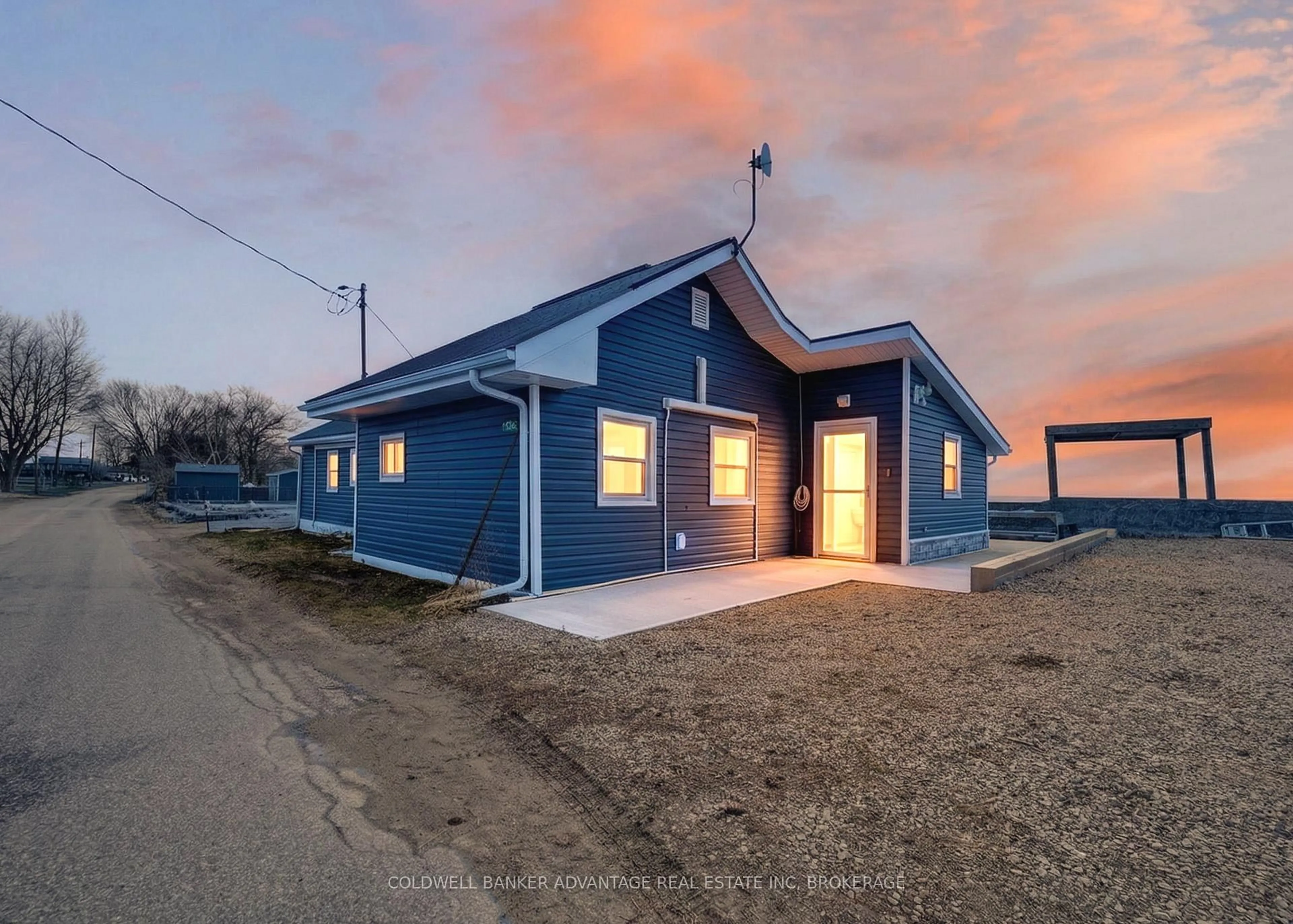 A pic from outside/outdoor area/front of a property/back of a property/a pic from drone, building for 1456 Lakeshore Rd, Haldimand Ontario N0A 1P0