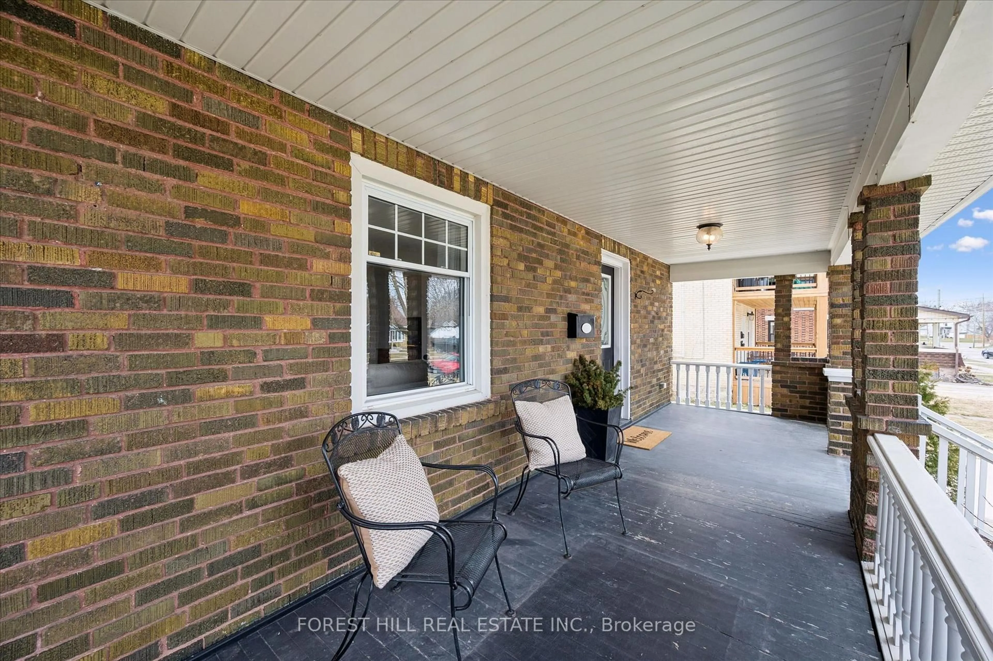 Patio, street for 635 Lawrence St, Cambridge Ontario N3H 2M8