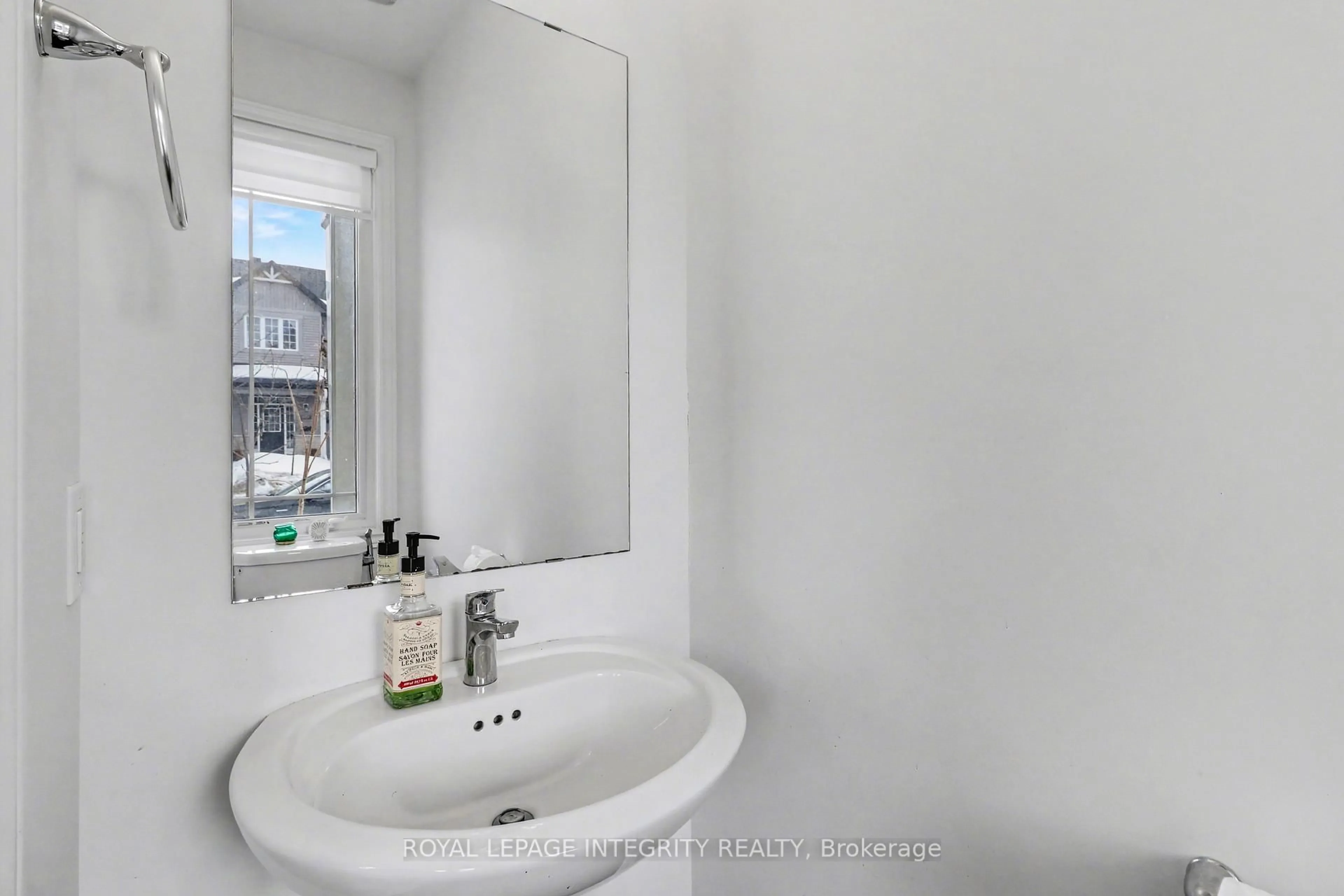 Standard bathroom, unknown for 105 Mesa Dr, Ottawa Ontario K2J 6W1