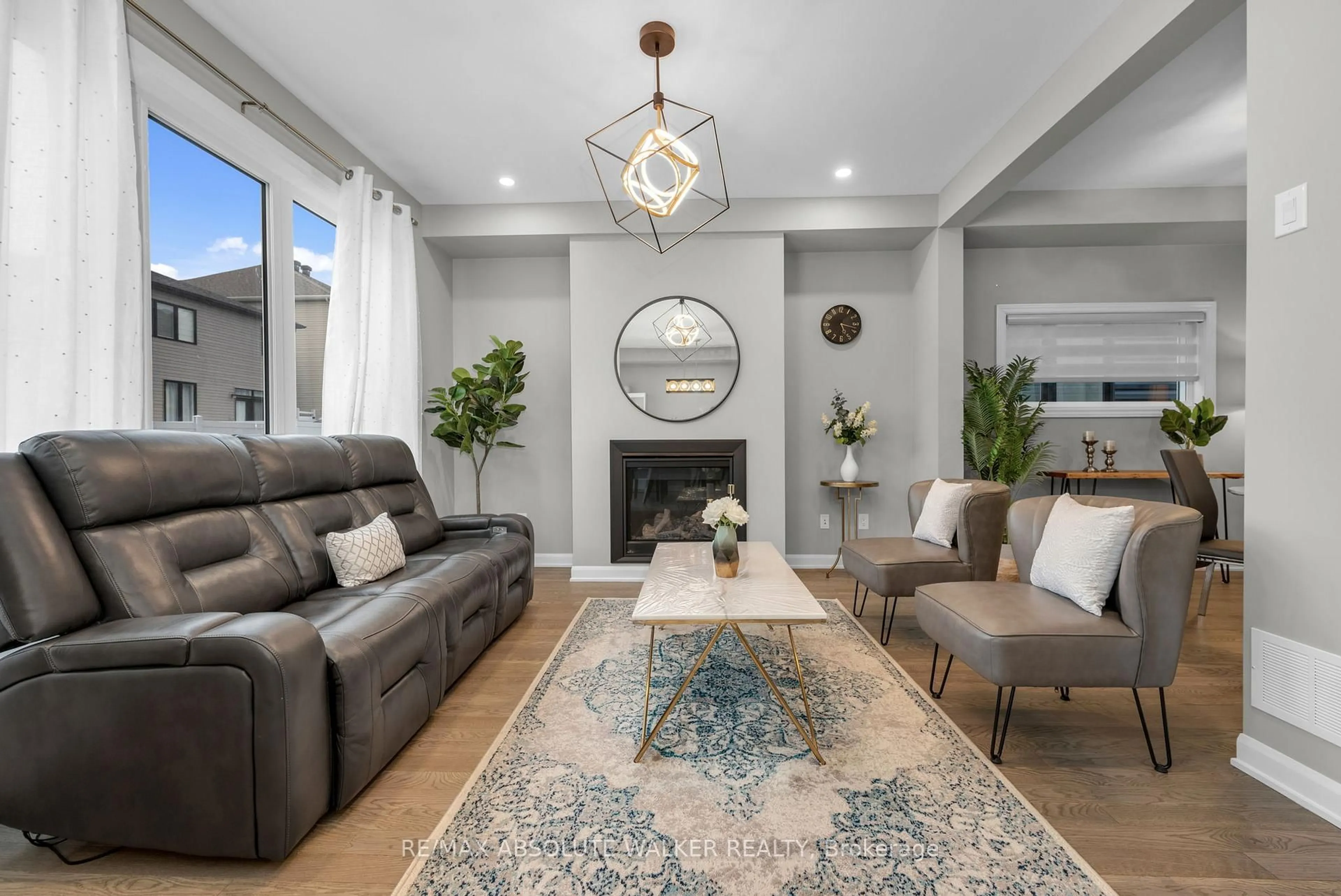 Living room with furniture, unknown for 335 Cloyne Cres, Ottawa Ontario K2J 6W4