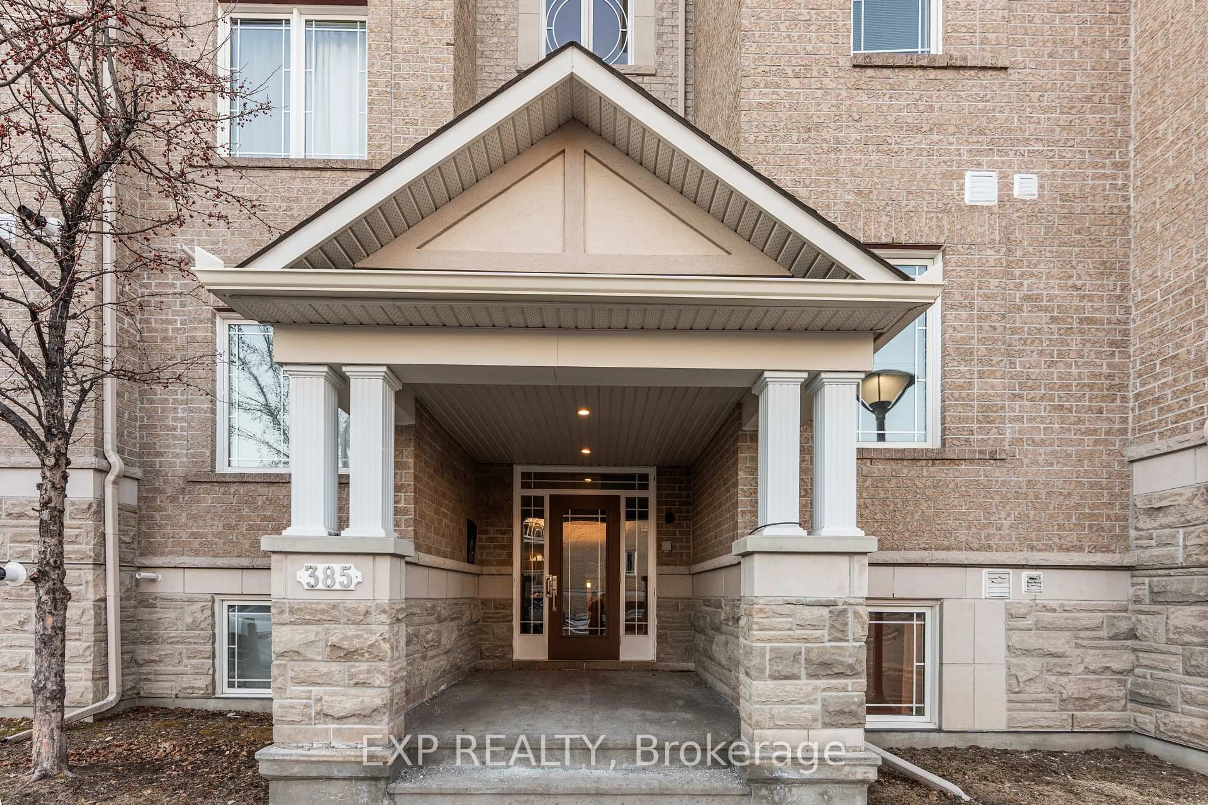 Indoor entryway for 2- 385 Paseo Private #2, Ottawa Ontario K2G 4N7