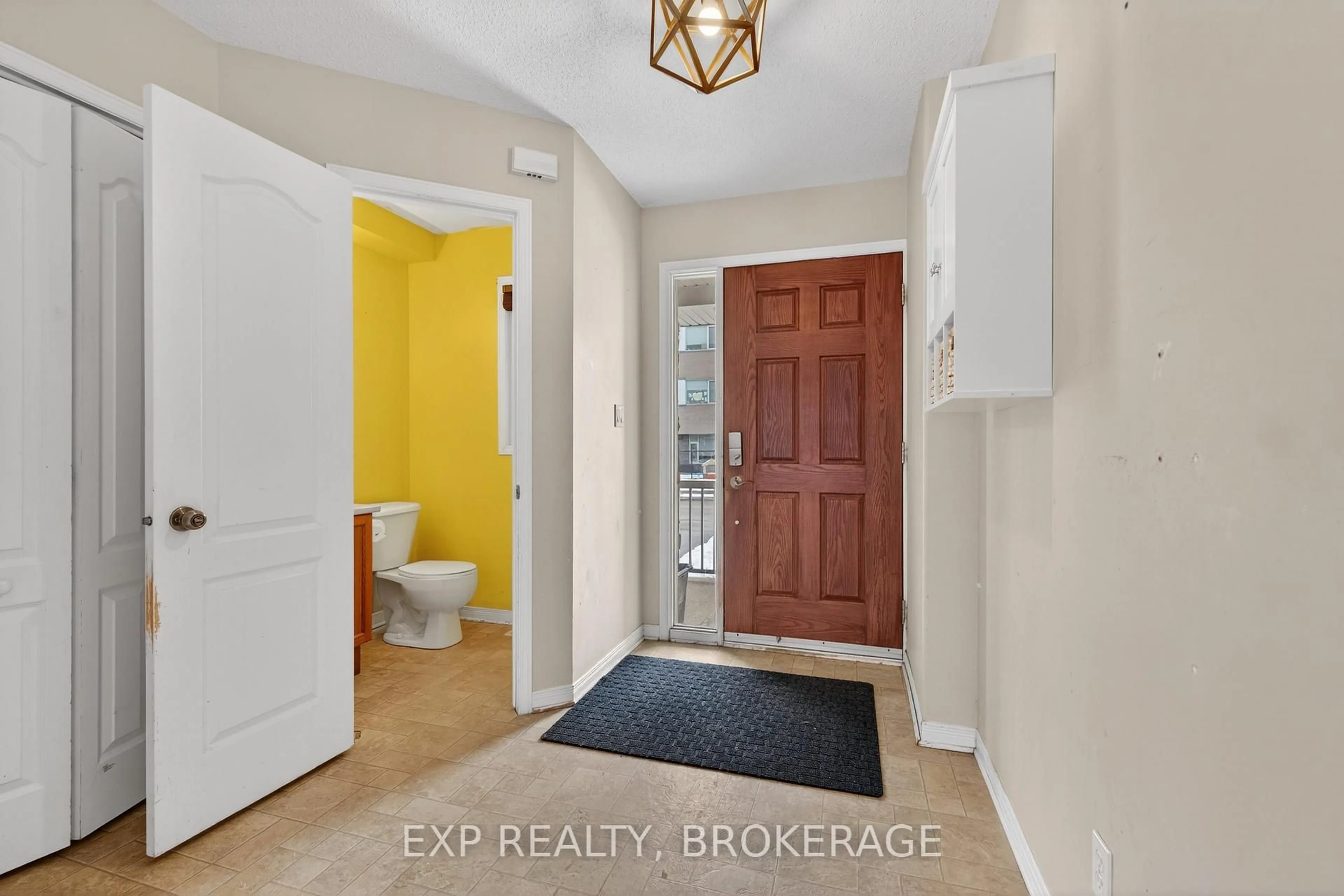 Indoor entryway for 504 ST MARTHA St, Kingston Ontario K7K 0A5
