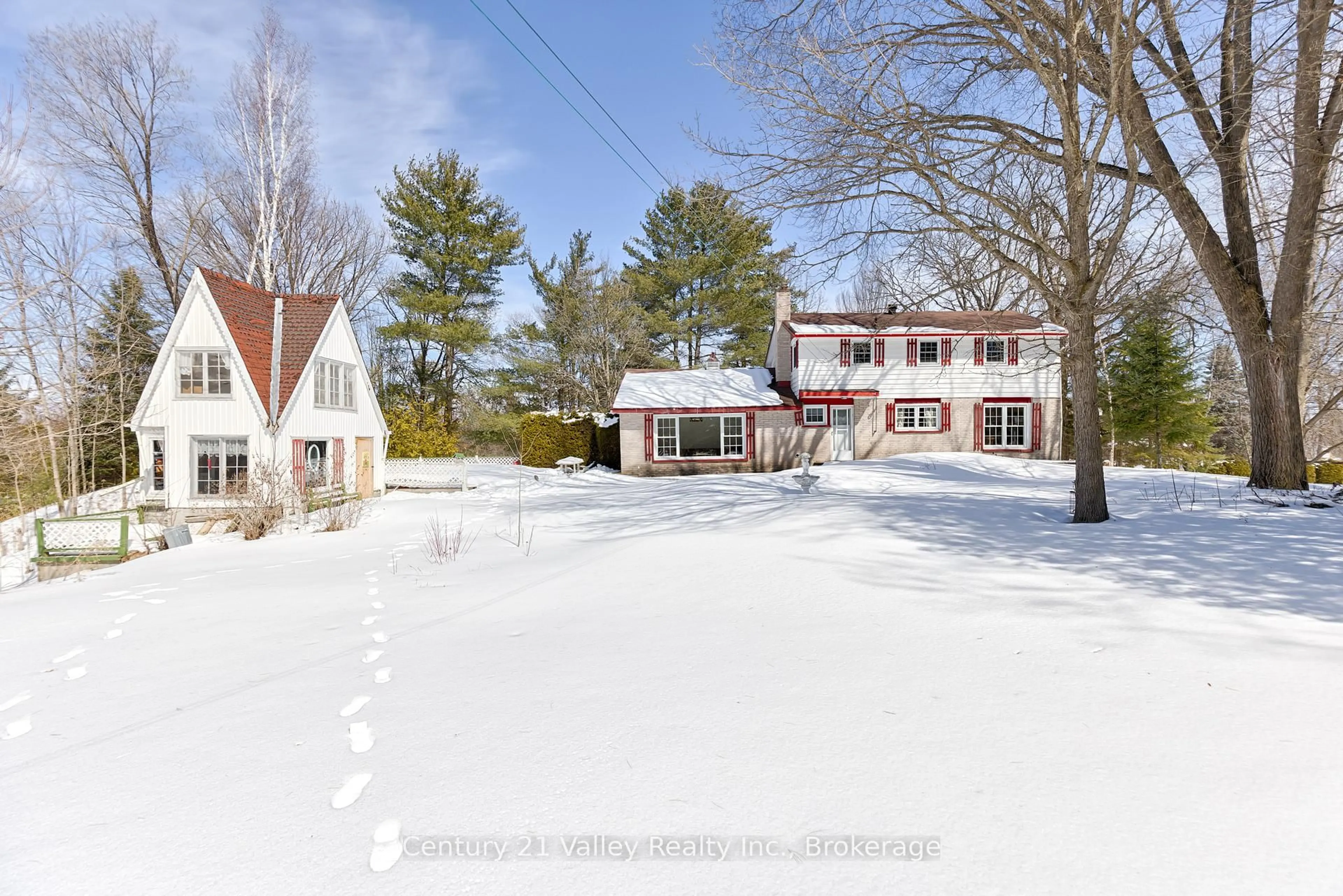 A pic from outside/outdoor area/front of a property/back of a property/a pic from drone, street for 775 Pinegrove Cres, Petawawa Ontario K8A 7E3