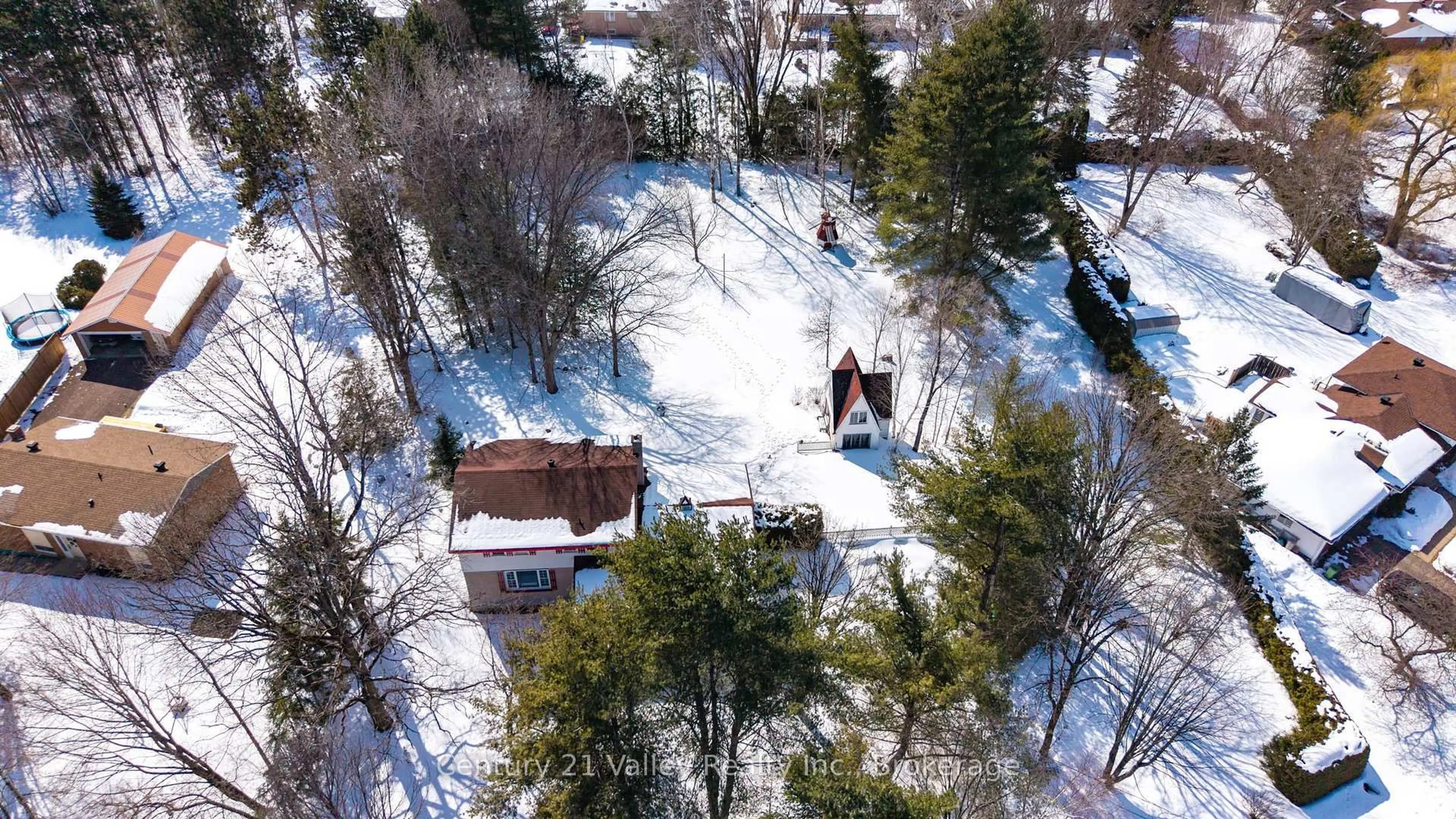 A pic from outside/outdoor area/front of a property/back of a property/a pic from drone, unknown for 775 Pinegrove Cres, Petawawa Ontario K8A 7E3