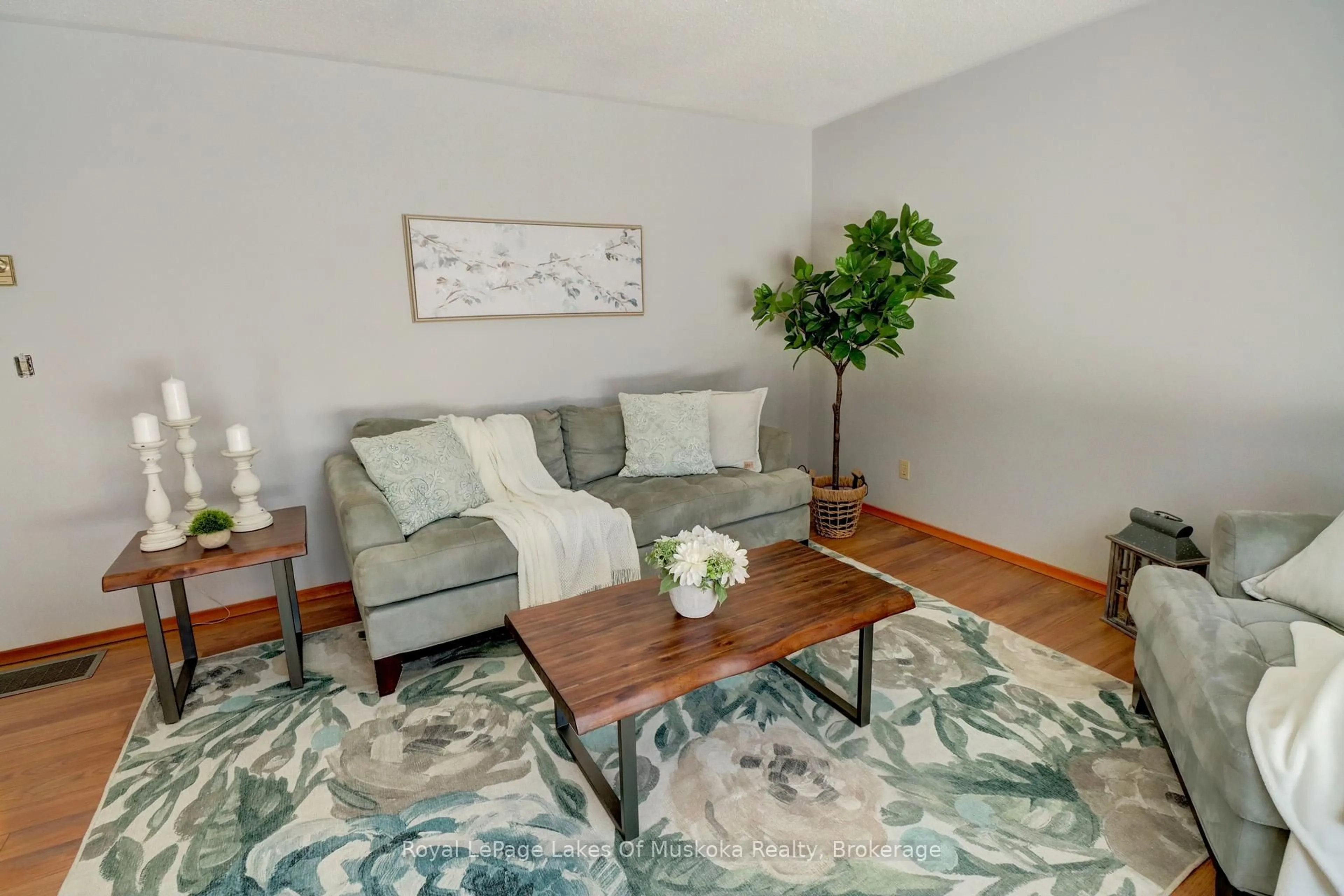 Living room with furniture, unknown for 2 Quirt Cres, Sundridge Ontario P0A 1Z0