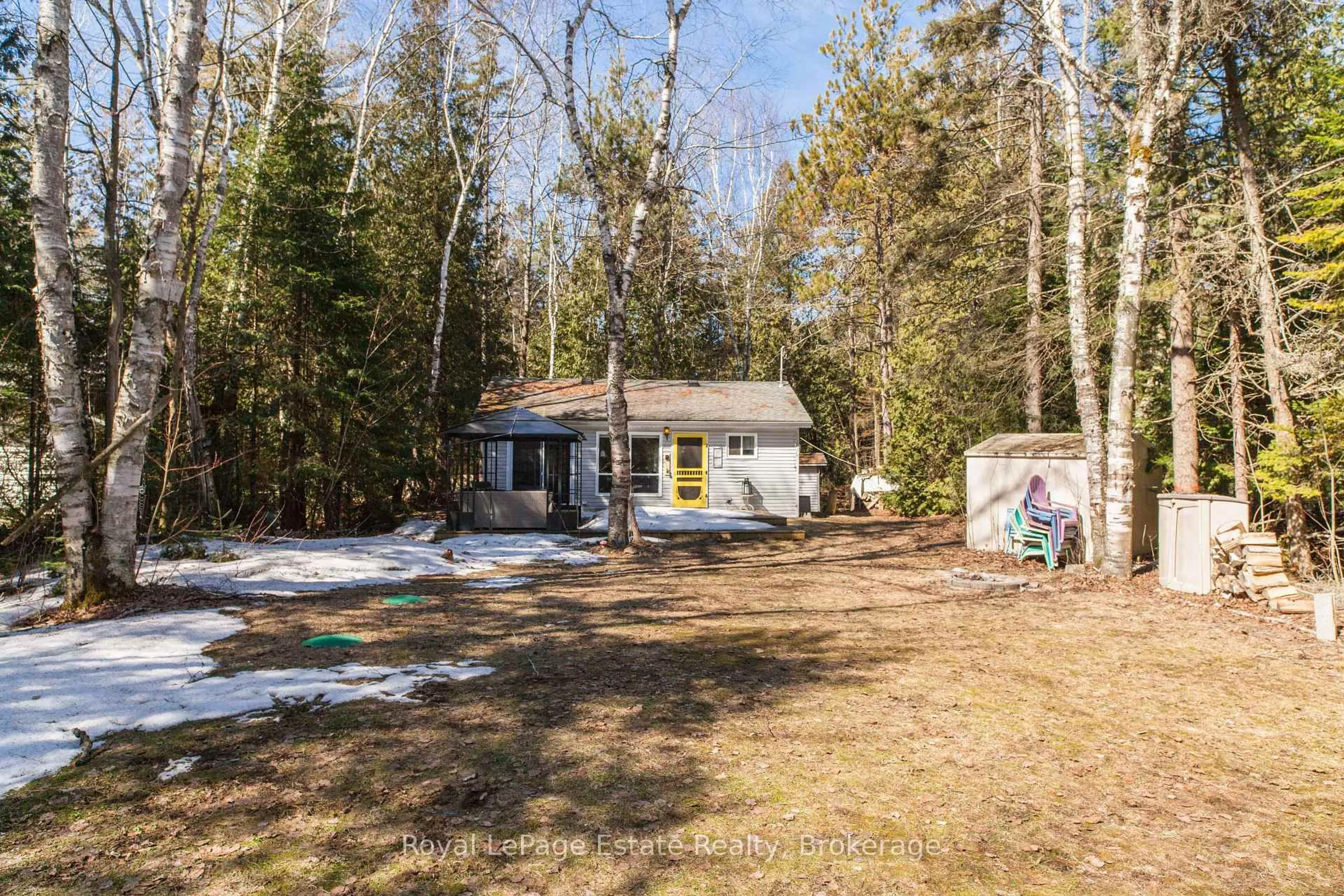 A pic from outside/outdoor area/front of a property/back of a property/a pic from drone, forest/trees view for 49 Thompson Ave, Native Leased Lands Ontario N0H 2G0
