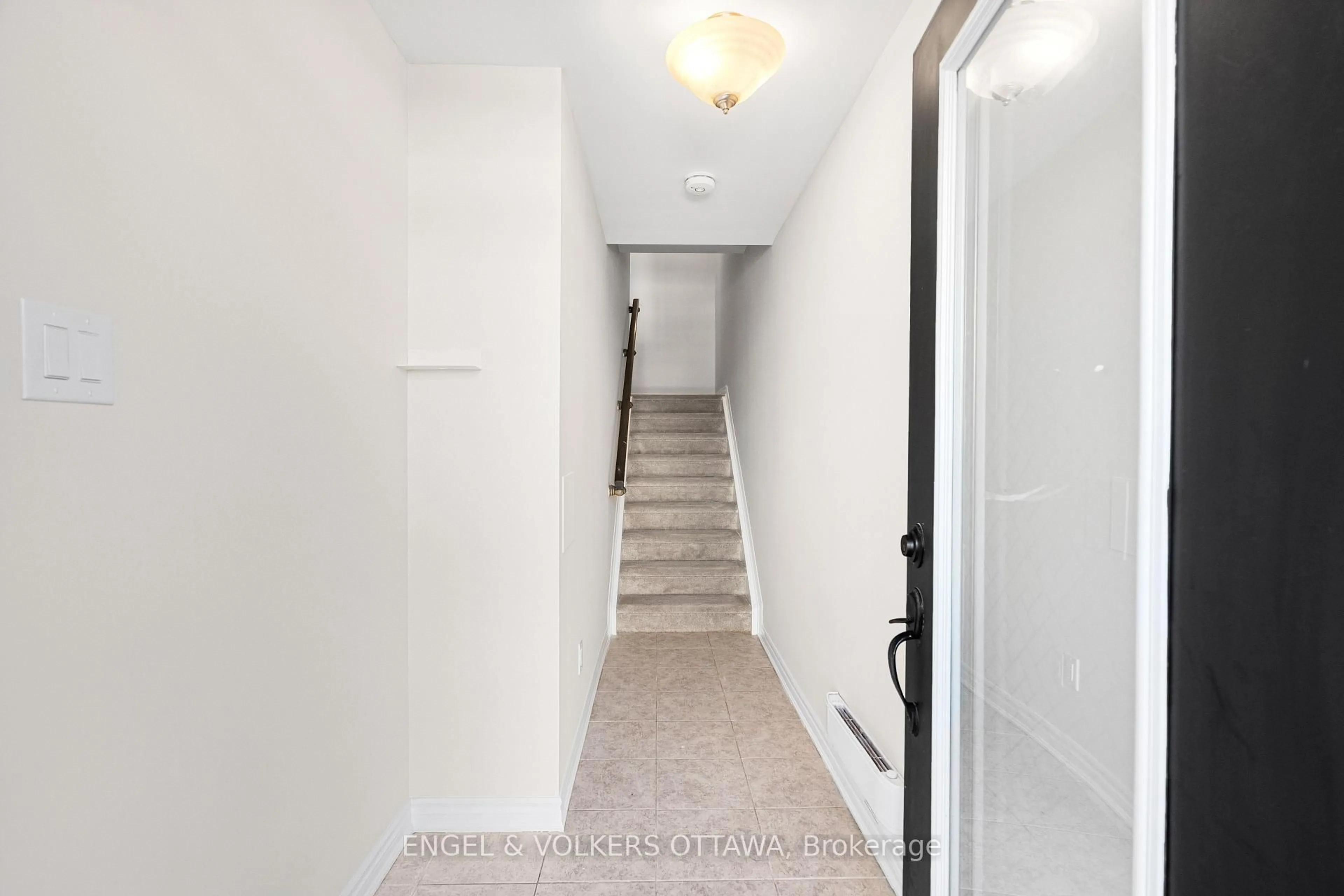 Unknown for 571 Ozawa Private, Ottawa Ontario K1K 4Z9