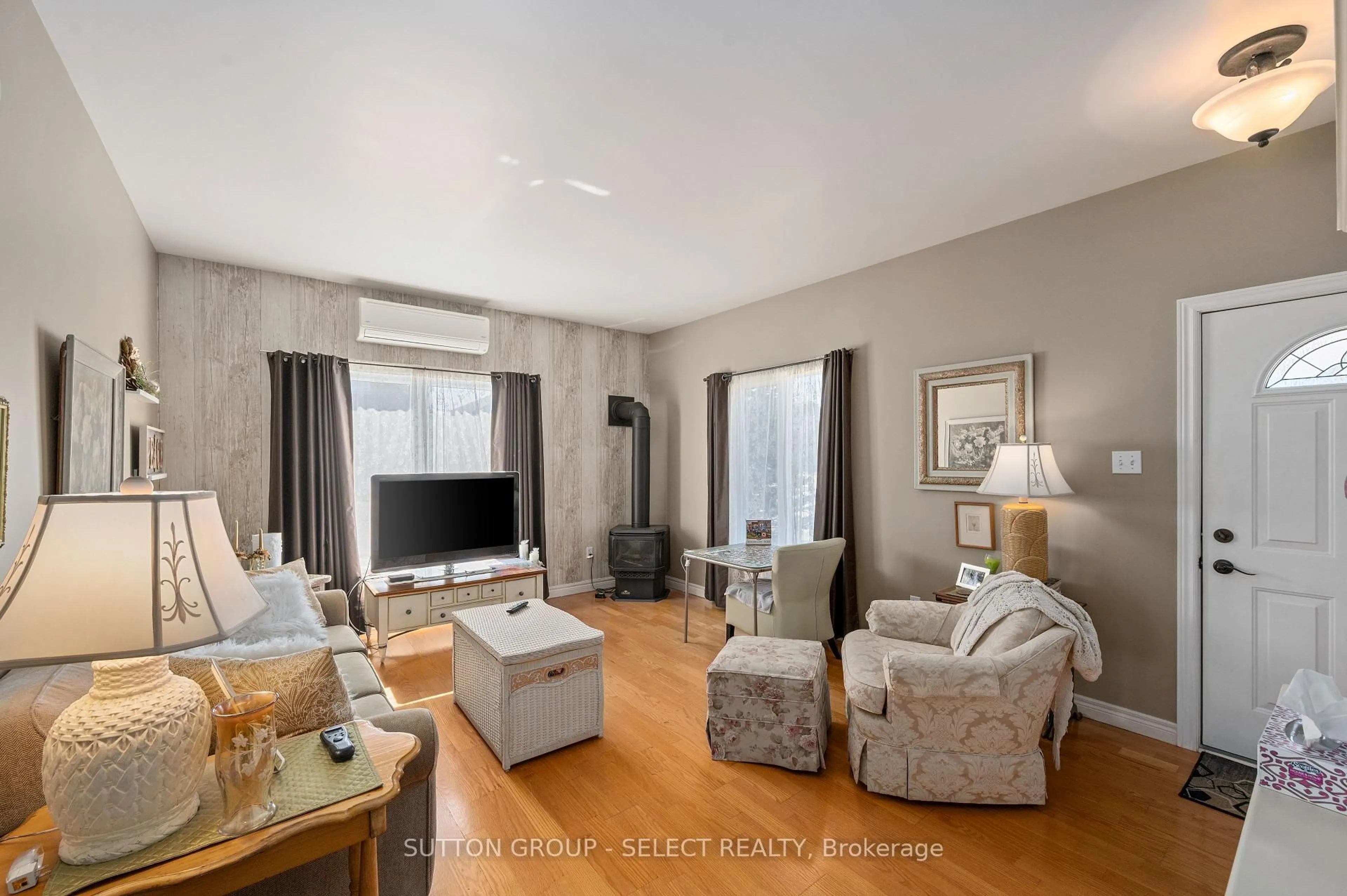 Living room with furniture, unknown for 32 Robin St, North Middlesex Ontario N0M 1A0