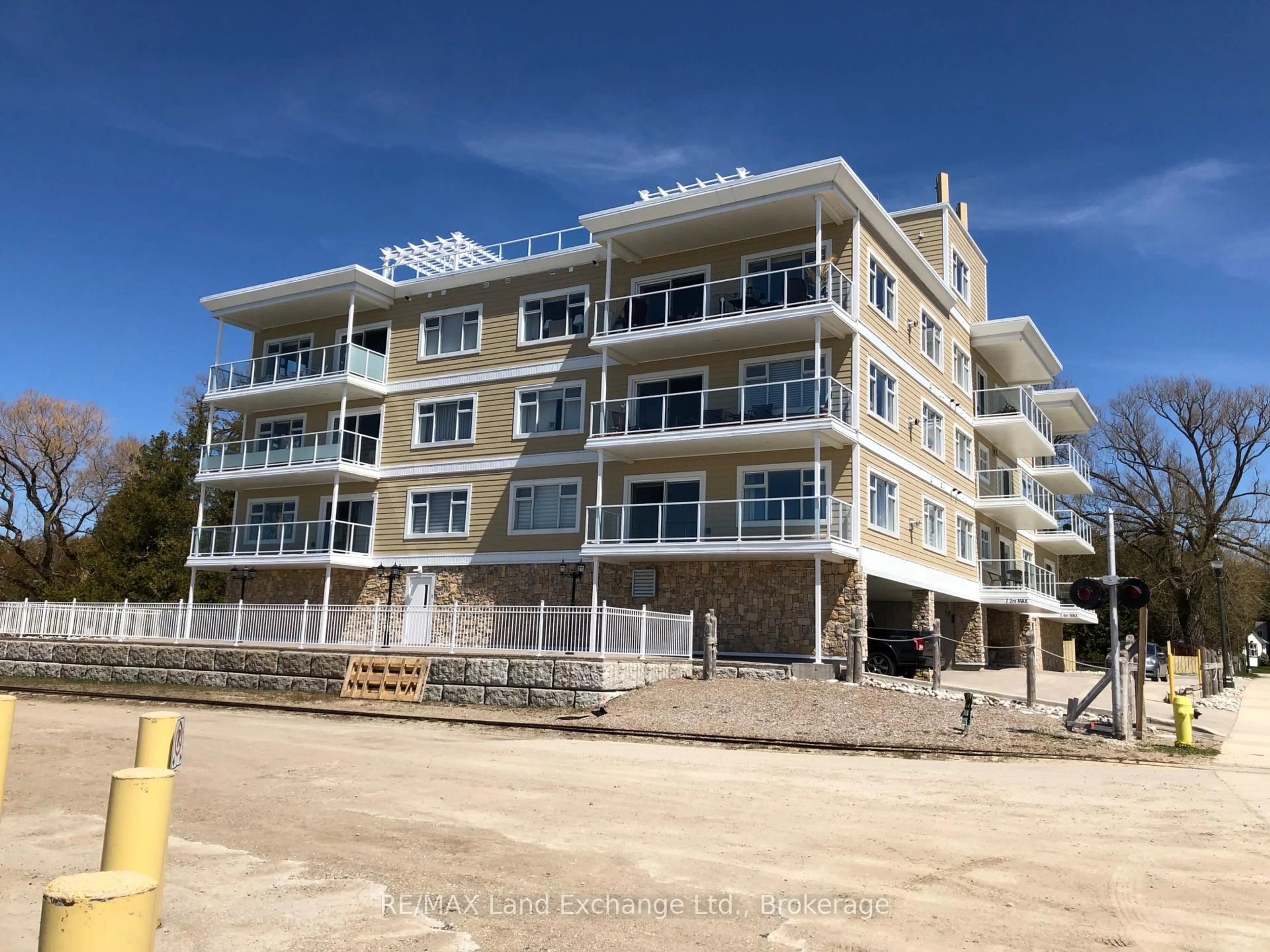 A pic from outside/outdoor area/front of a property/back of a property/a pic from drone, building for 137 ELGIN St #203, Saugeen Shores Ontario N0H 2C6