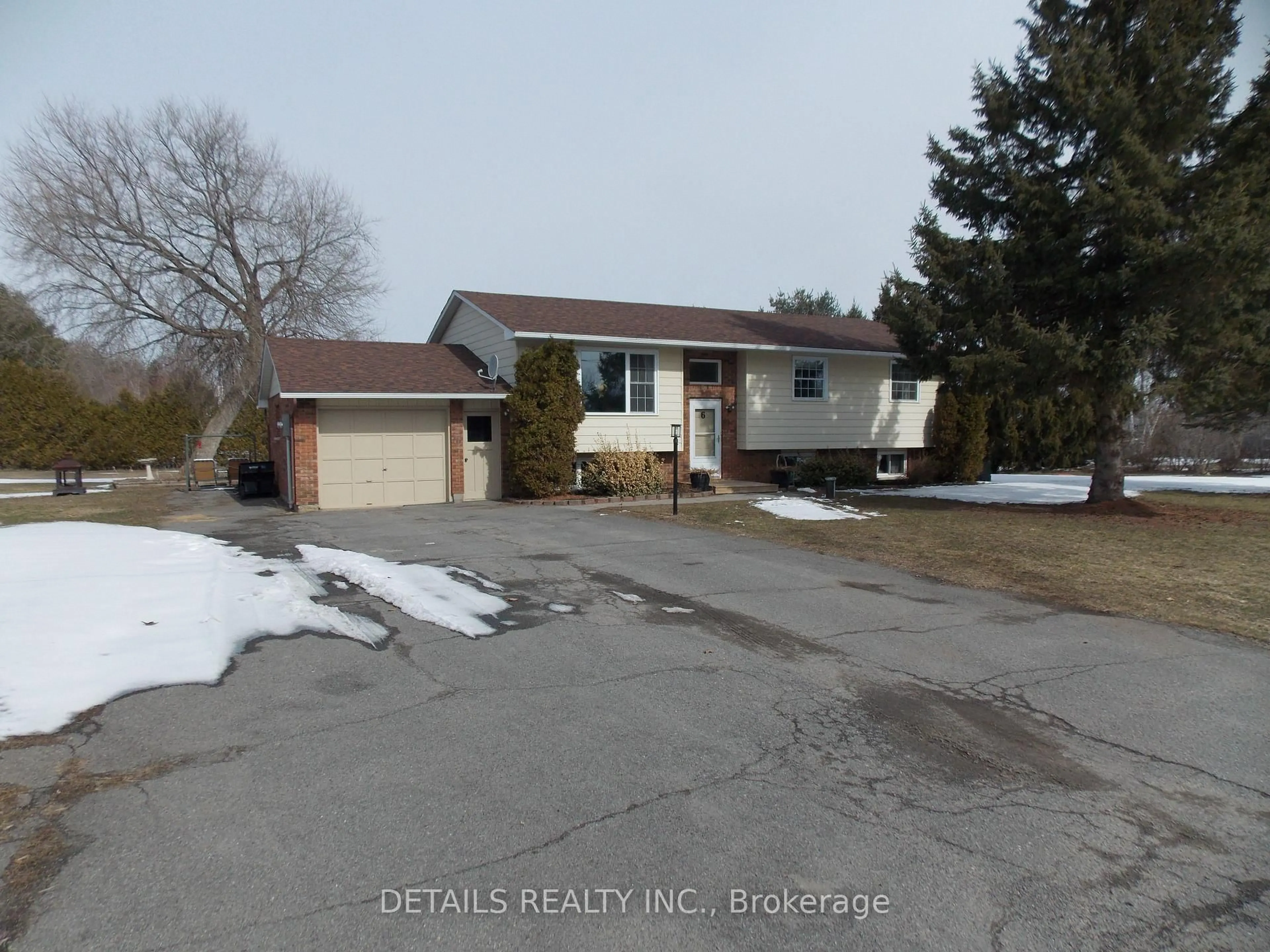 A pic from outside/outdoor area/front of a property/back of a property/a pic from drone, street for 6 Cambridge Crt, North Grenville Ontario K0G 1J0