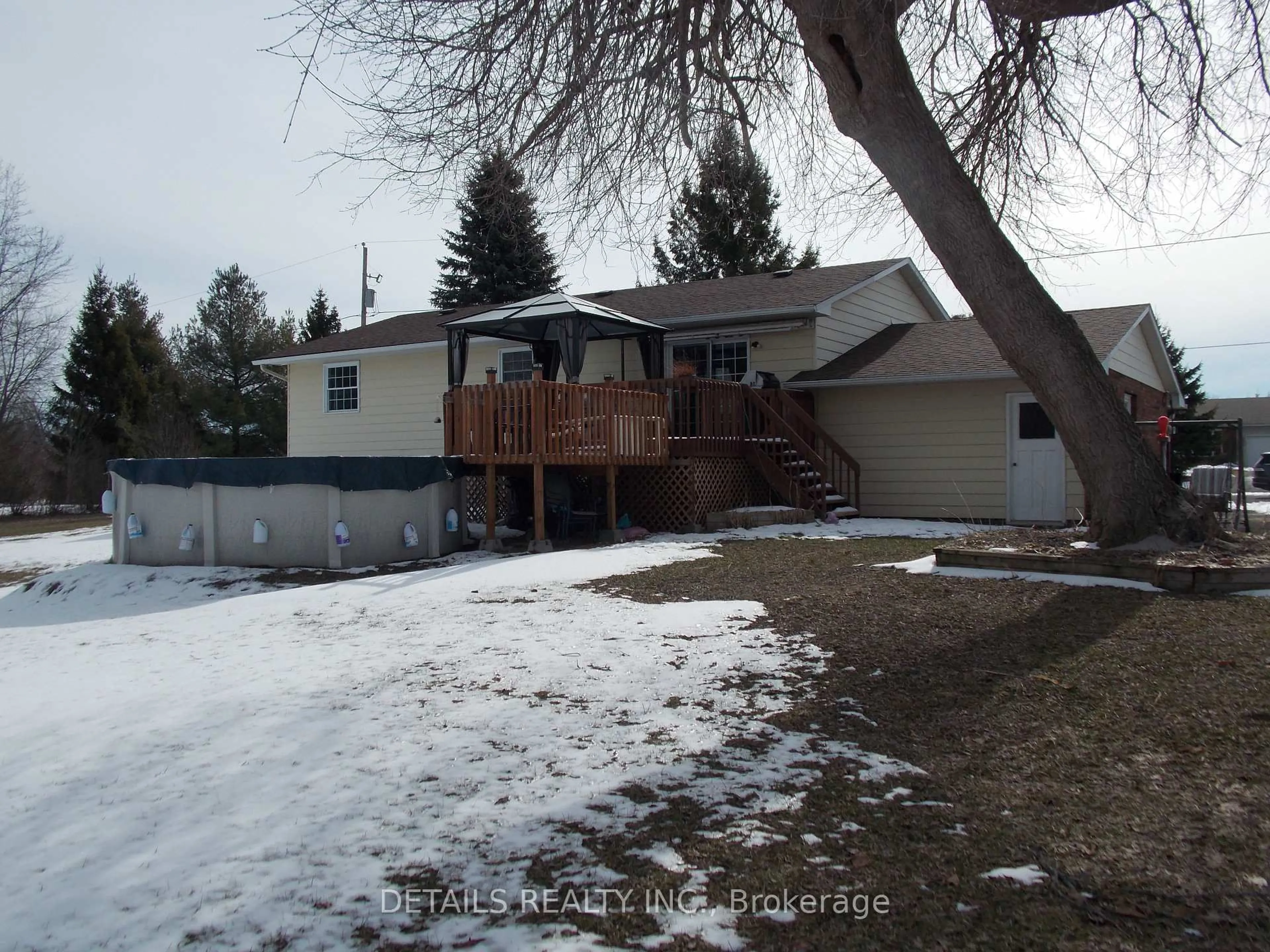 A pic from outside/outdoor area/front of a property/back of a property/a pic from drone, street for 6 Cambridge Crt, North Grenville Ontario K0G 1J0