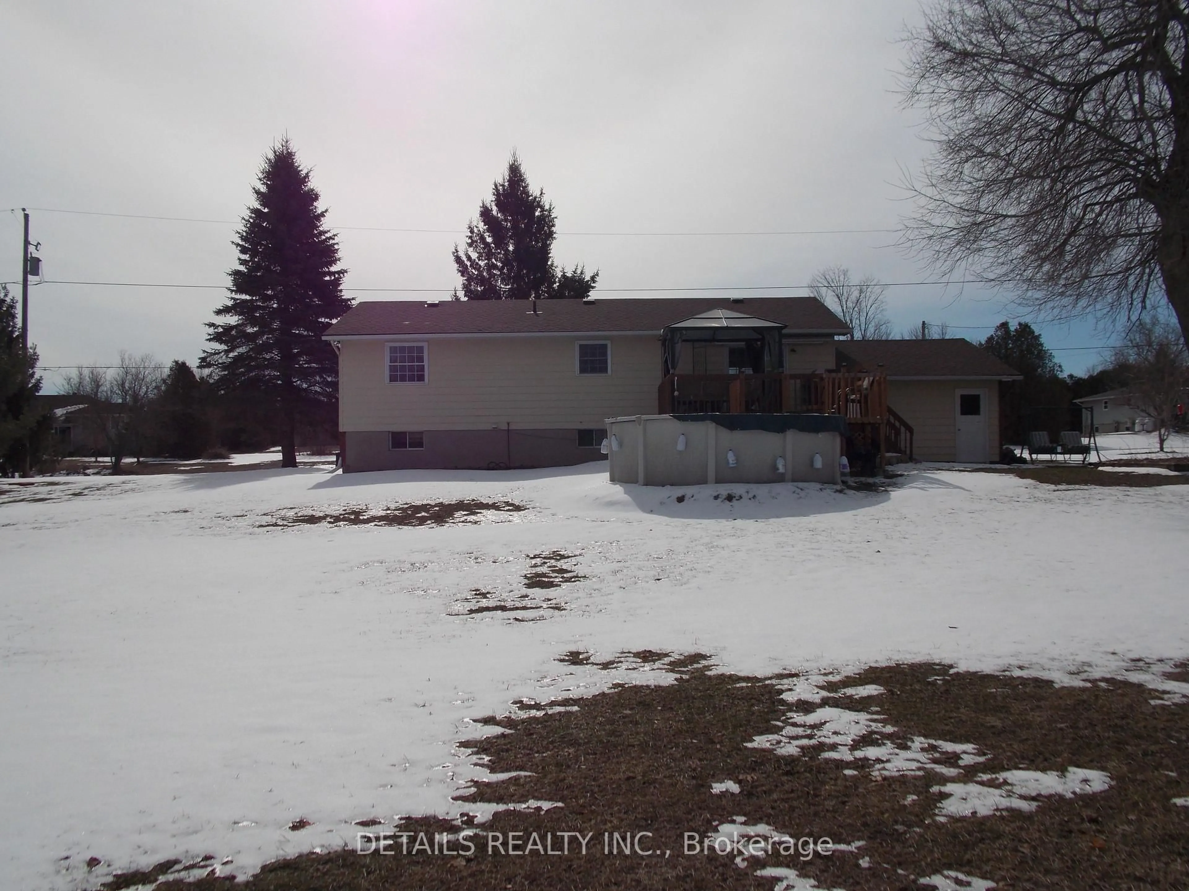 A pic from outside/outdoor area/front of a property/back of a property/a pic from drone, unknown for 6 Cambridge Crt, North Grenville Ontario K0G 1J0