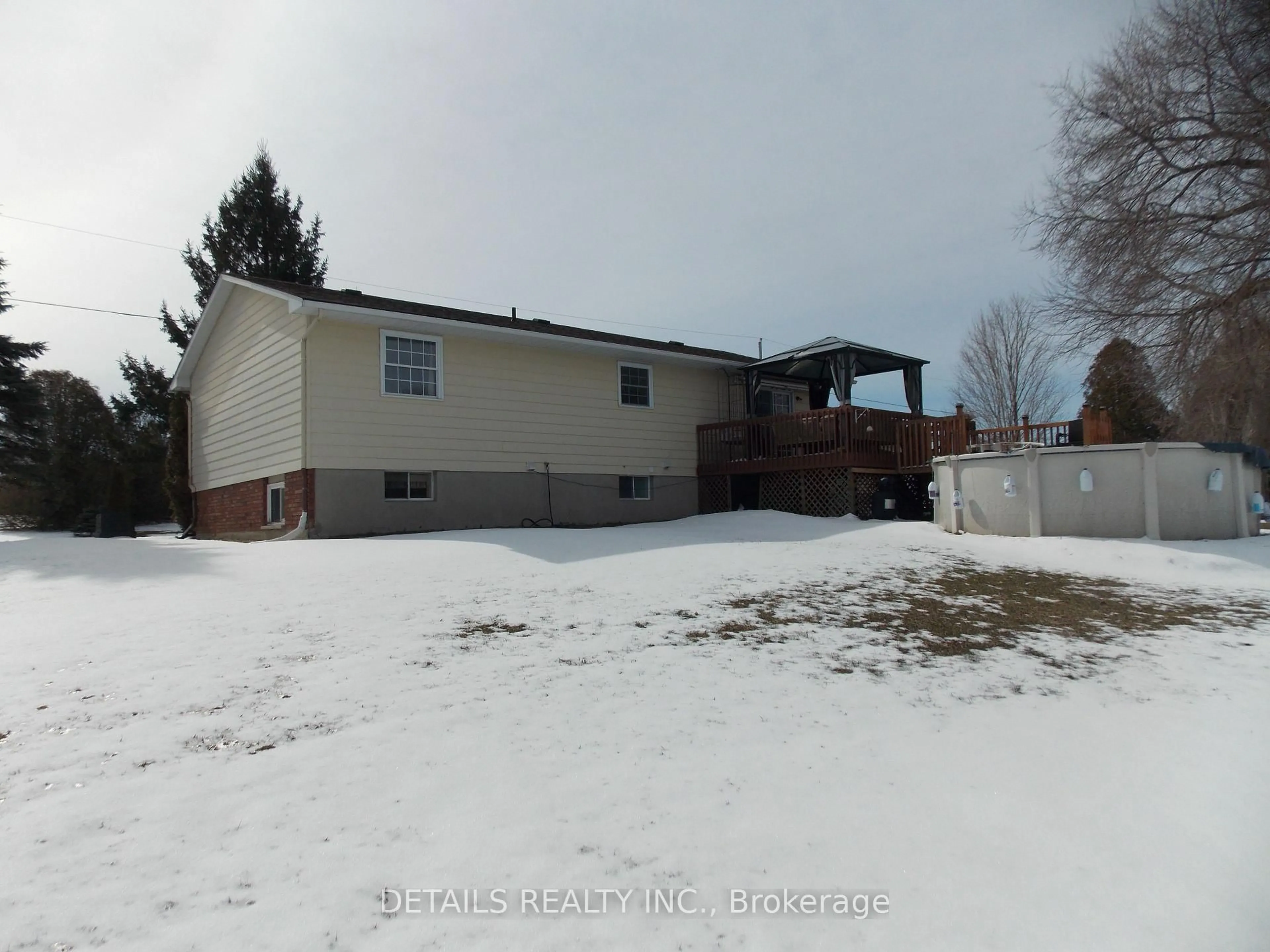 A pic from outside/outdoor area/front of a property/back of a property/a pic from drone, unknown for 6 Cambridge Crt, North Grenville Ontario K0G 1J0