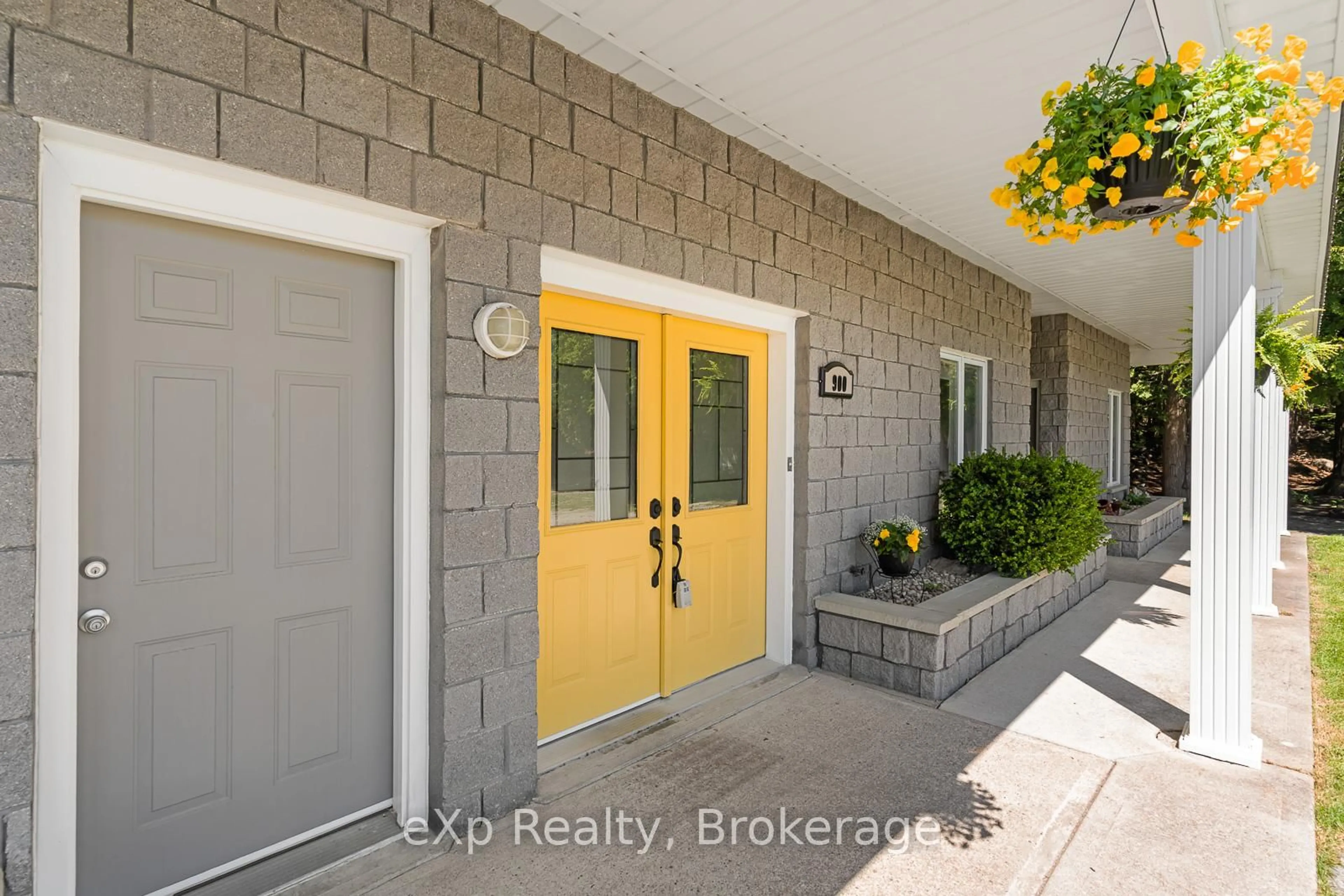 Indoor entryway for 900 Berford St, South Bruce Peninsula Ontario N0H 2T0