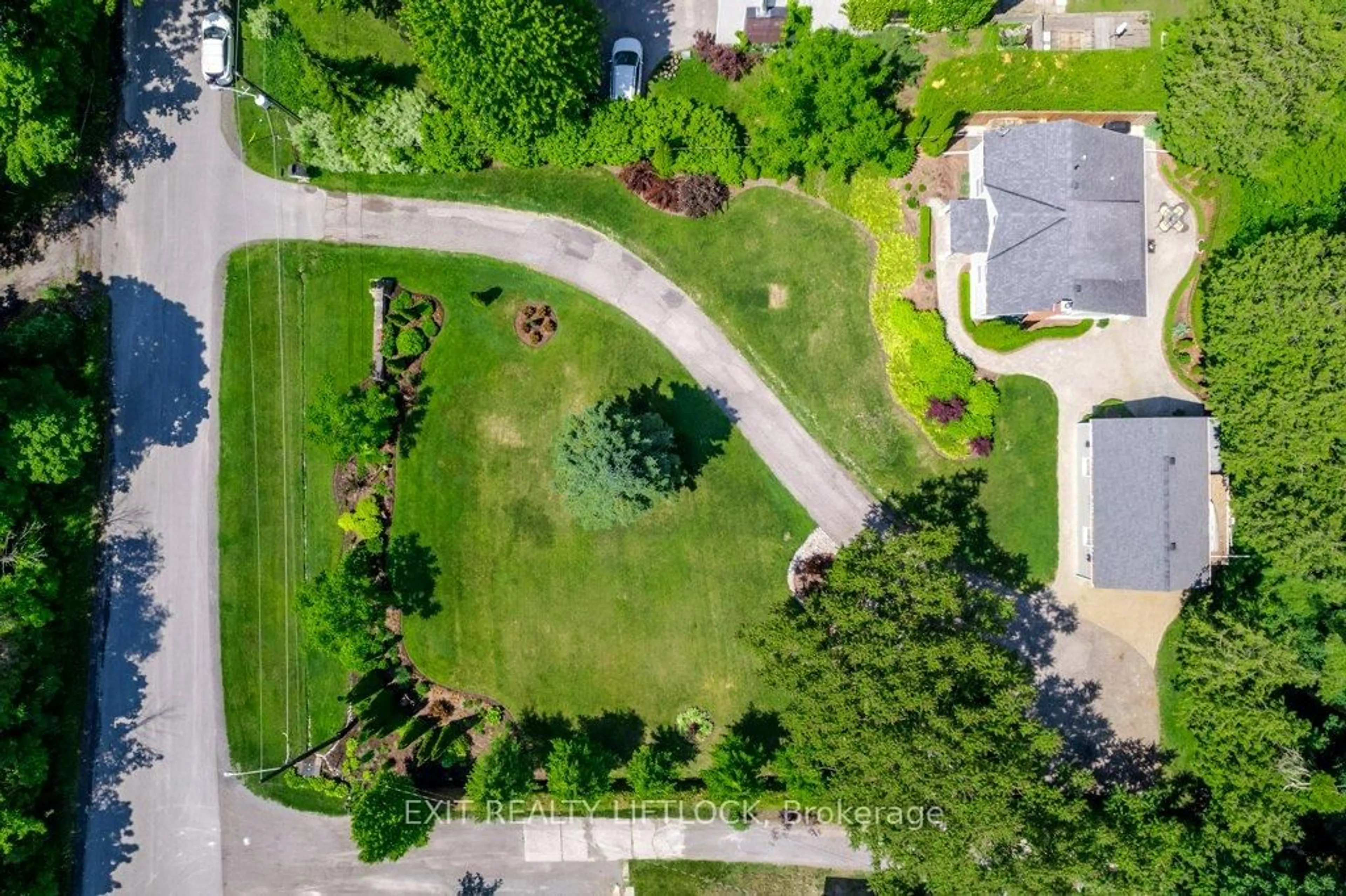 A pic from outside/outdoor area/front of a property/back of a property/a pic from drone, street for 12 Cumberland St, Port Hope Ontario L1A 1Z5