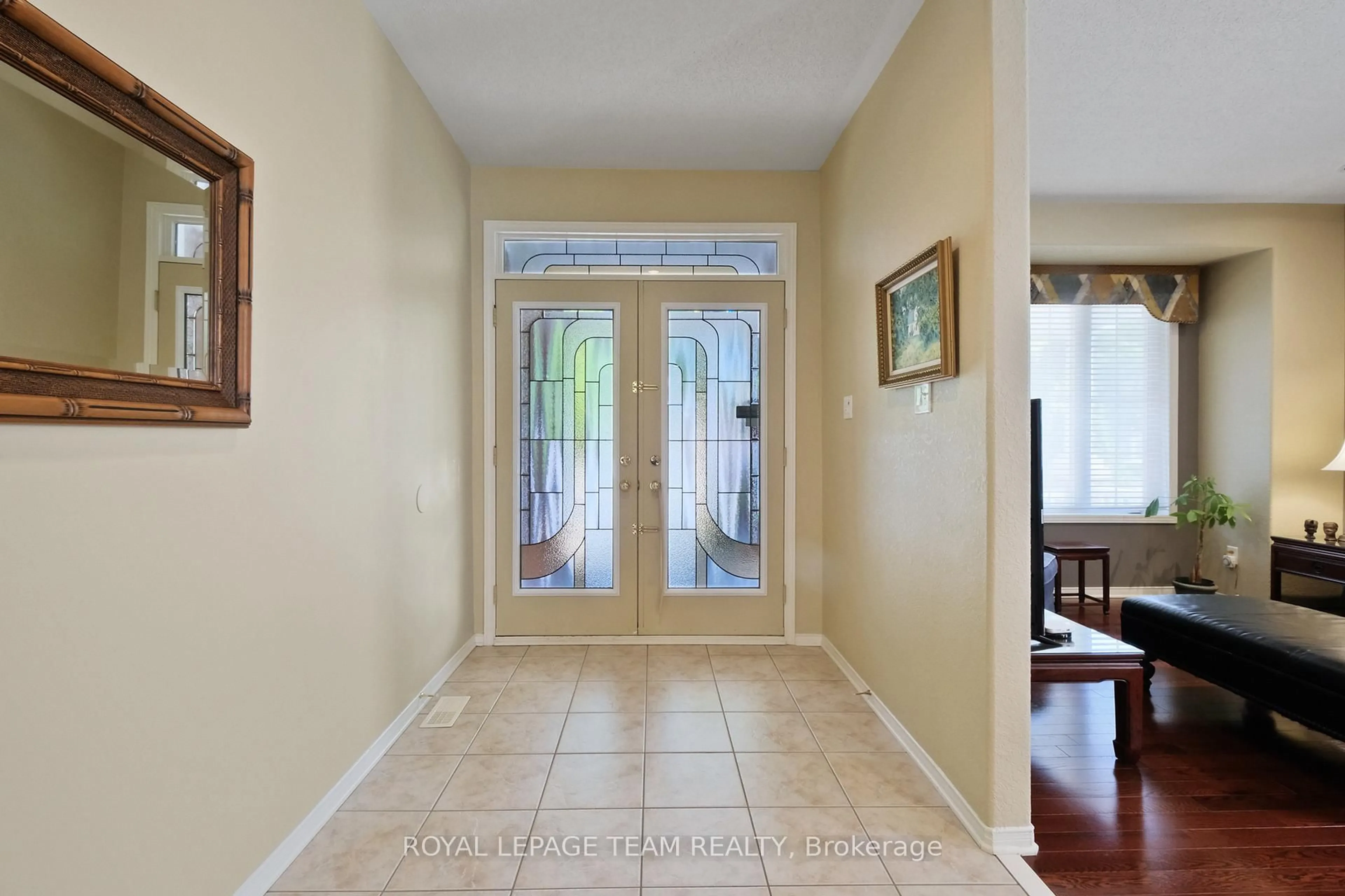 Indoor entryway for 2885 Brigham Way, Ottawa Ontario K1T 3Y8