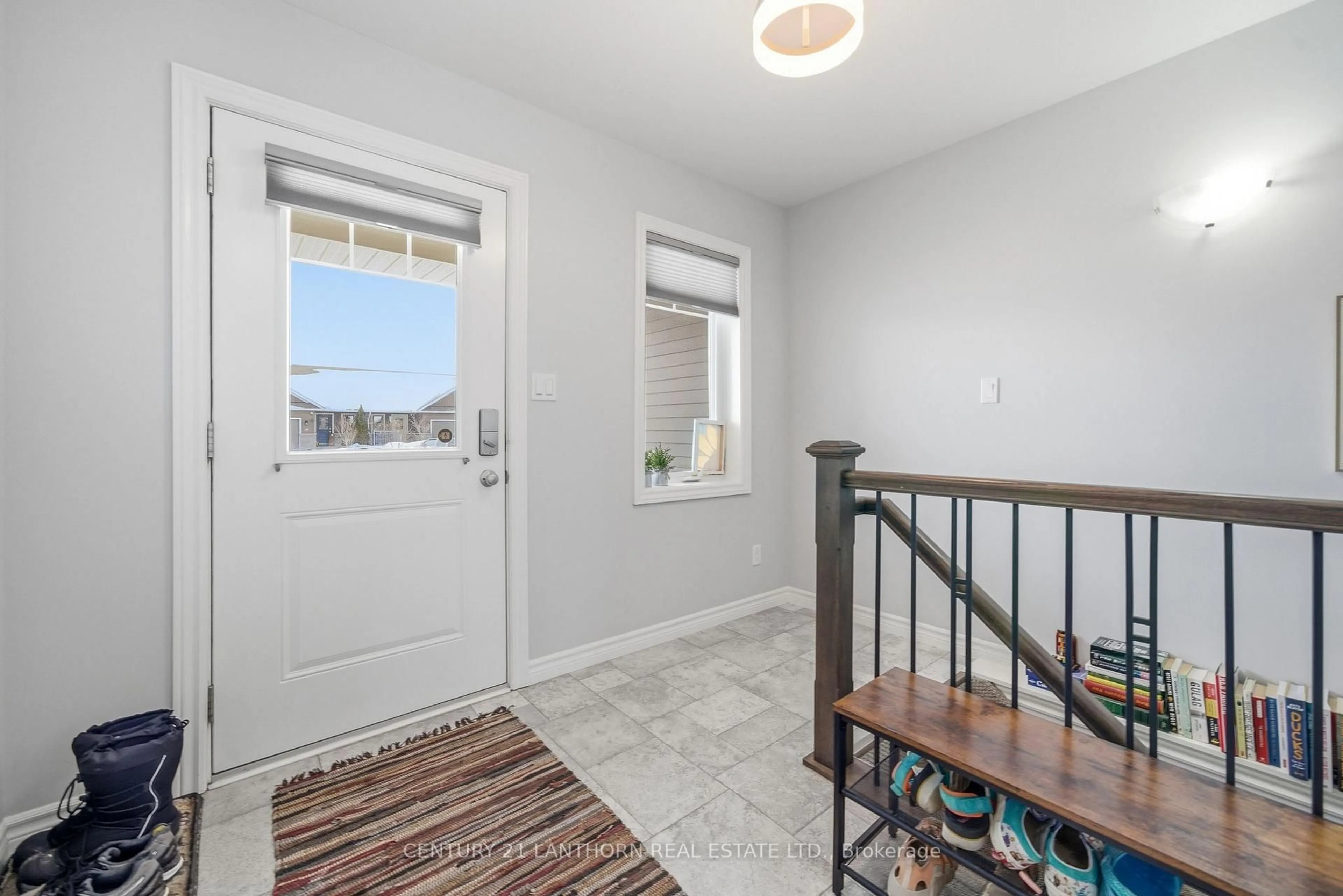 Indoor entryway for 29 Sandhu Cres, Belleville Ontario K8P 0G7