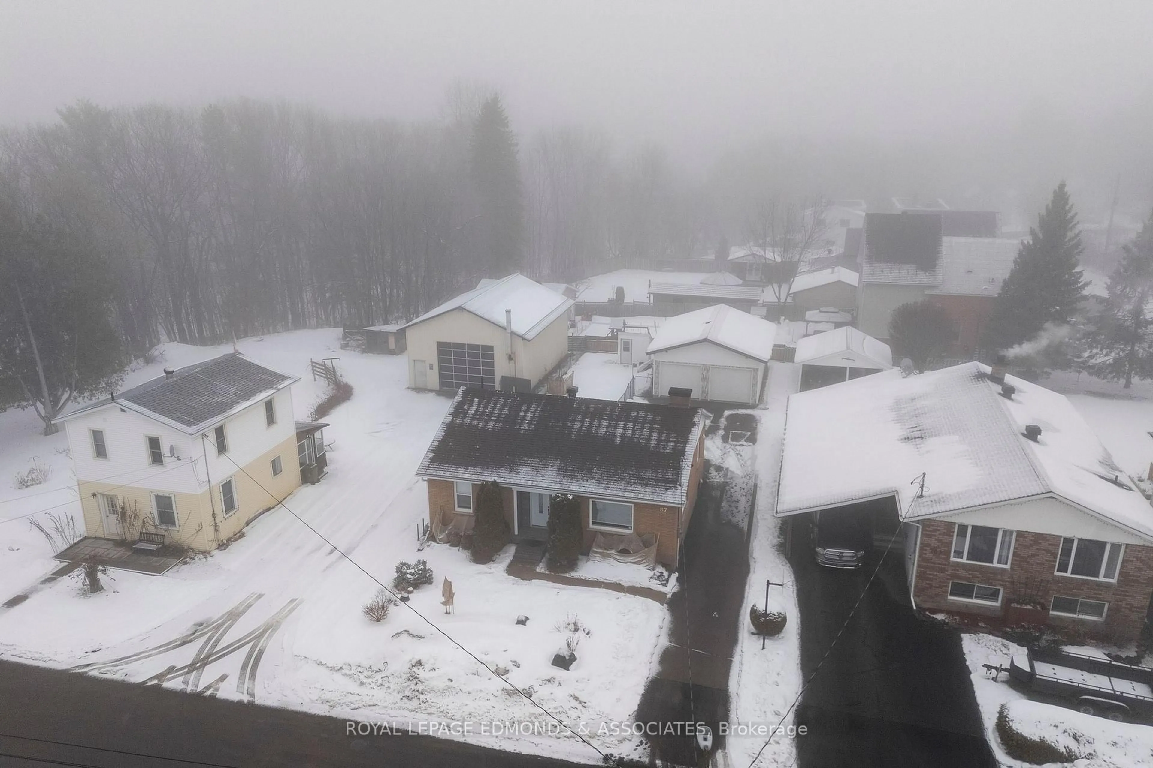 A pic from outside/outdoor area/front of a property/back of a property/a pic from drone, unknown for 87 Dickson St, Pembroke Ontario K8A 2W8