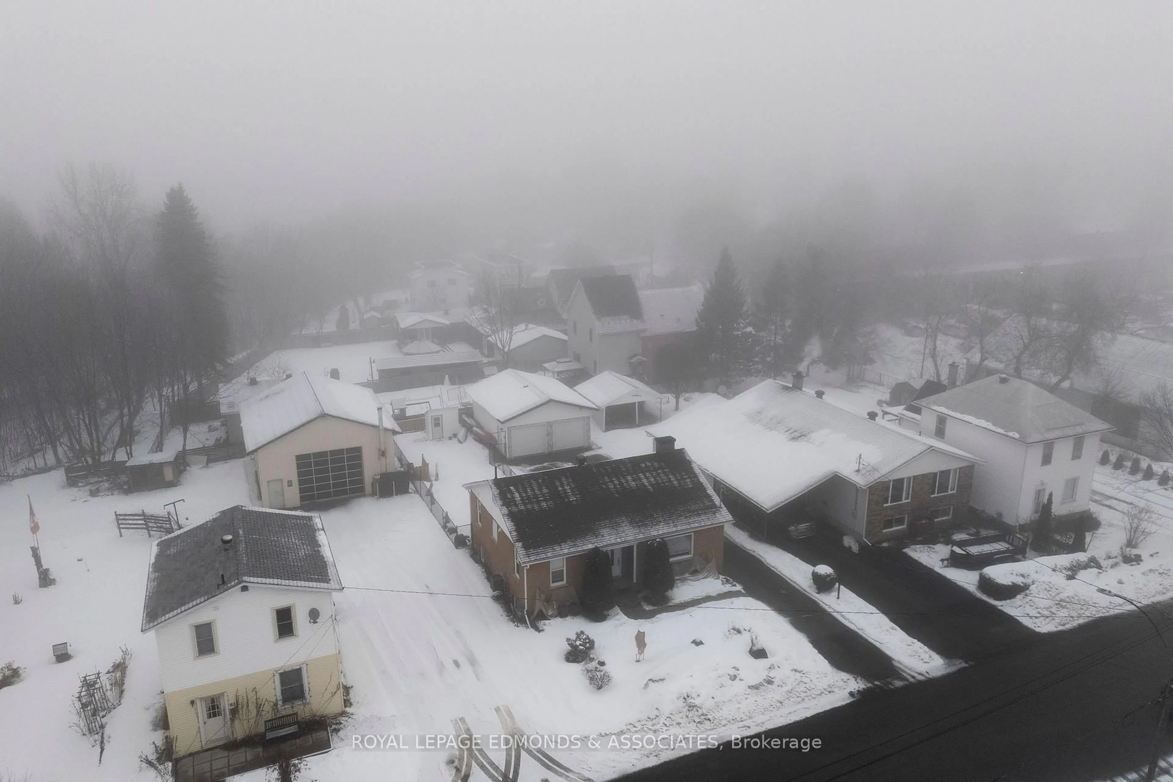 Blurry image for 87 Dickson St, Pembroke Ontario K8A 2W8