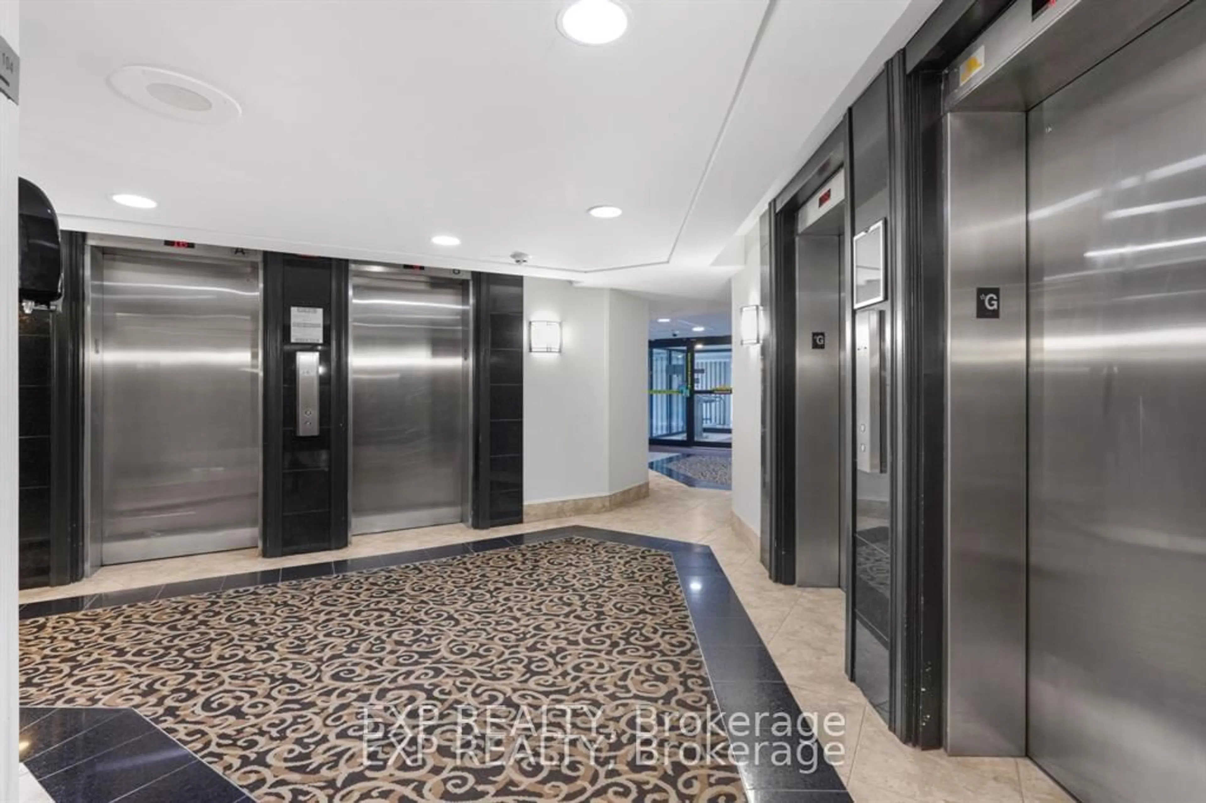 Indoor foyer for 1081 Ambleside Dr #1603, Ottawa Ontario K2B 8C8