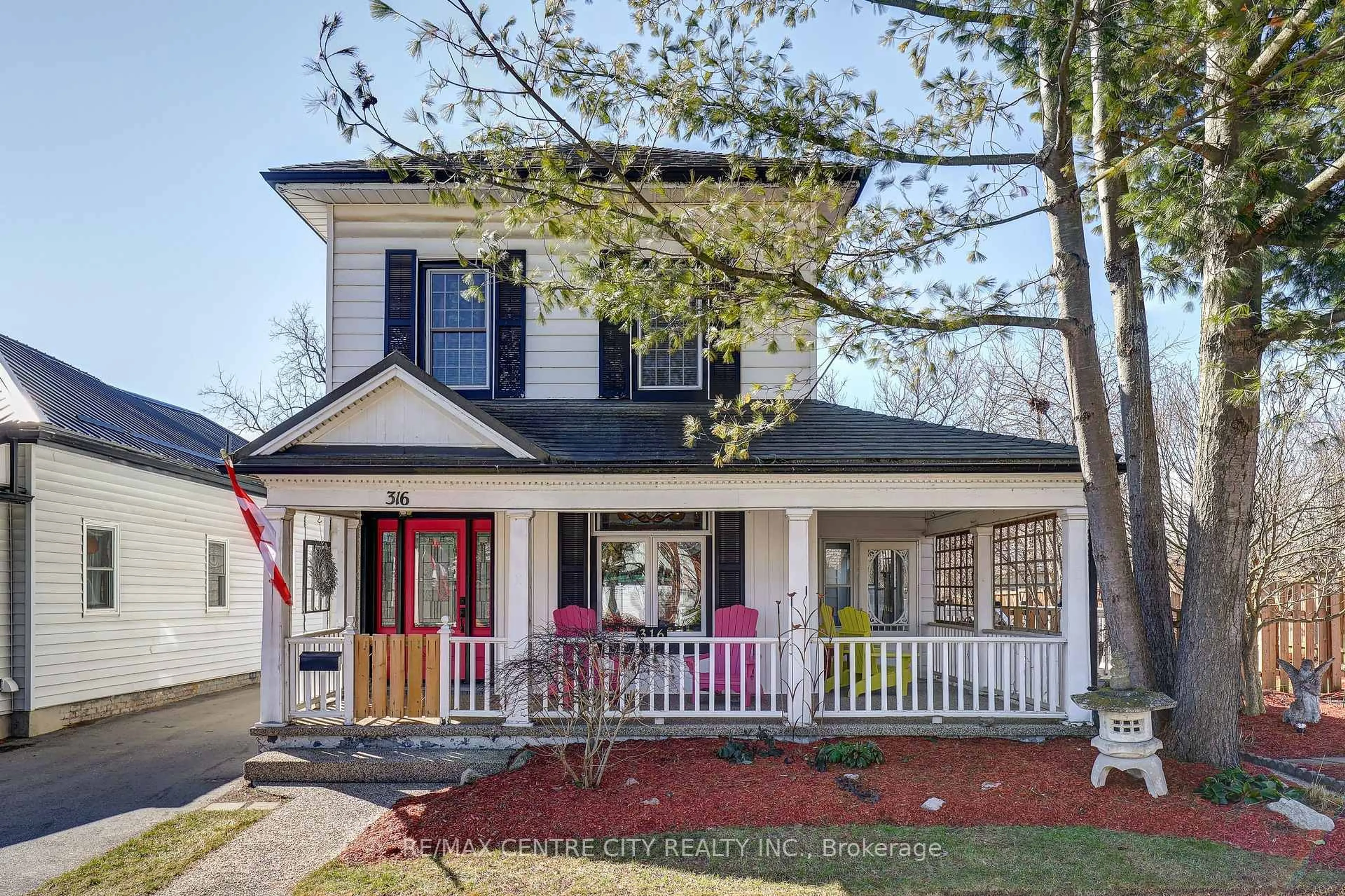 Home with vinyl exterior material, street for 316 Talbot St, Aylmer Ontario N5H 1H9