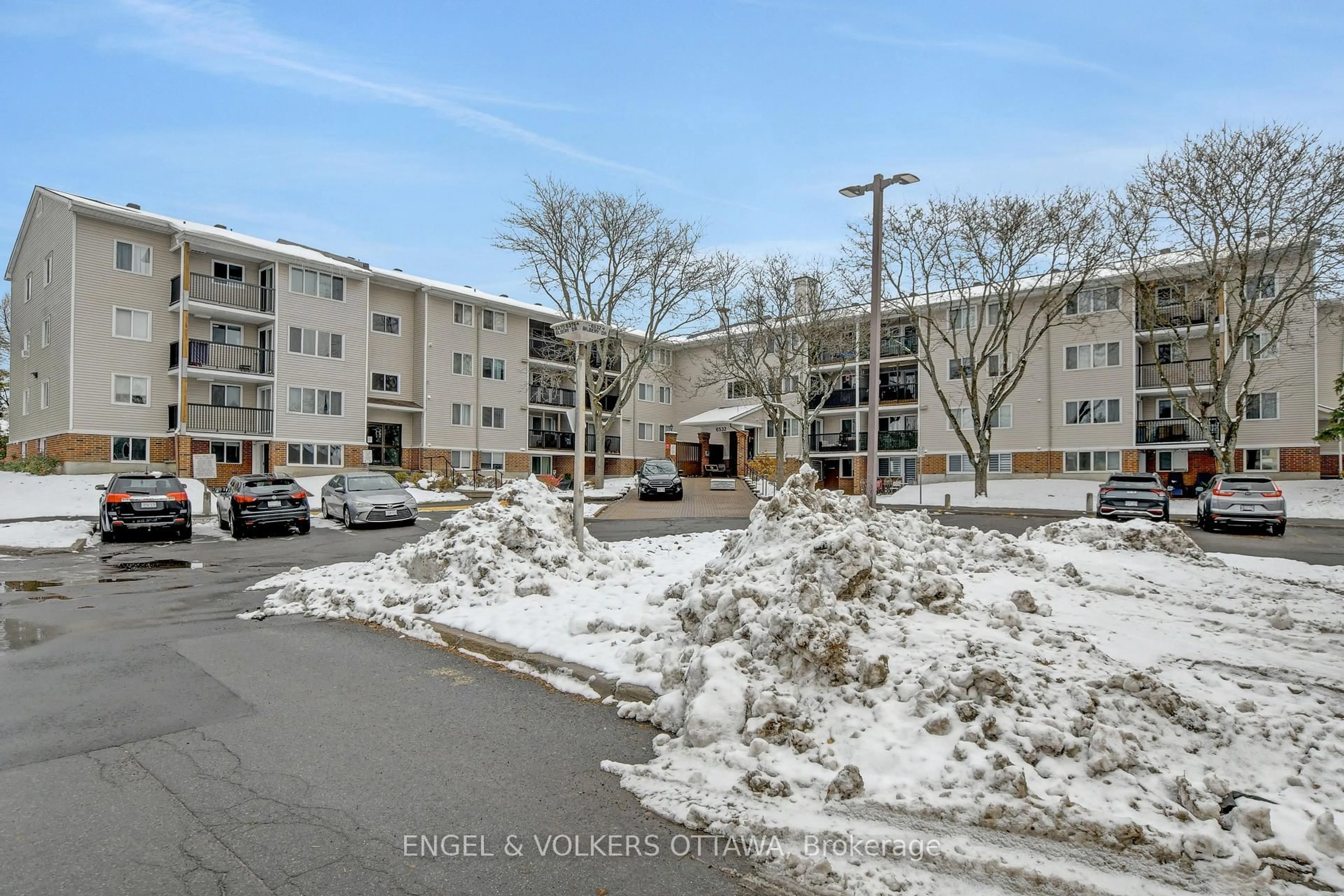 A pic from outside/outdoor area/front of a property/back of a property/a pic from drone, street for 6532 Bilberry Dr #112, Ottawa Ontario K1C 4N9