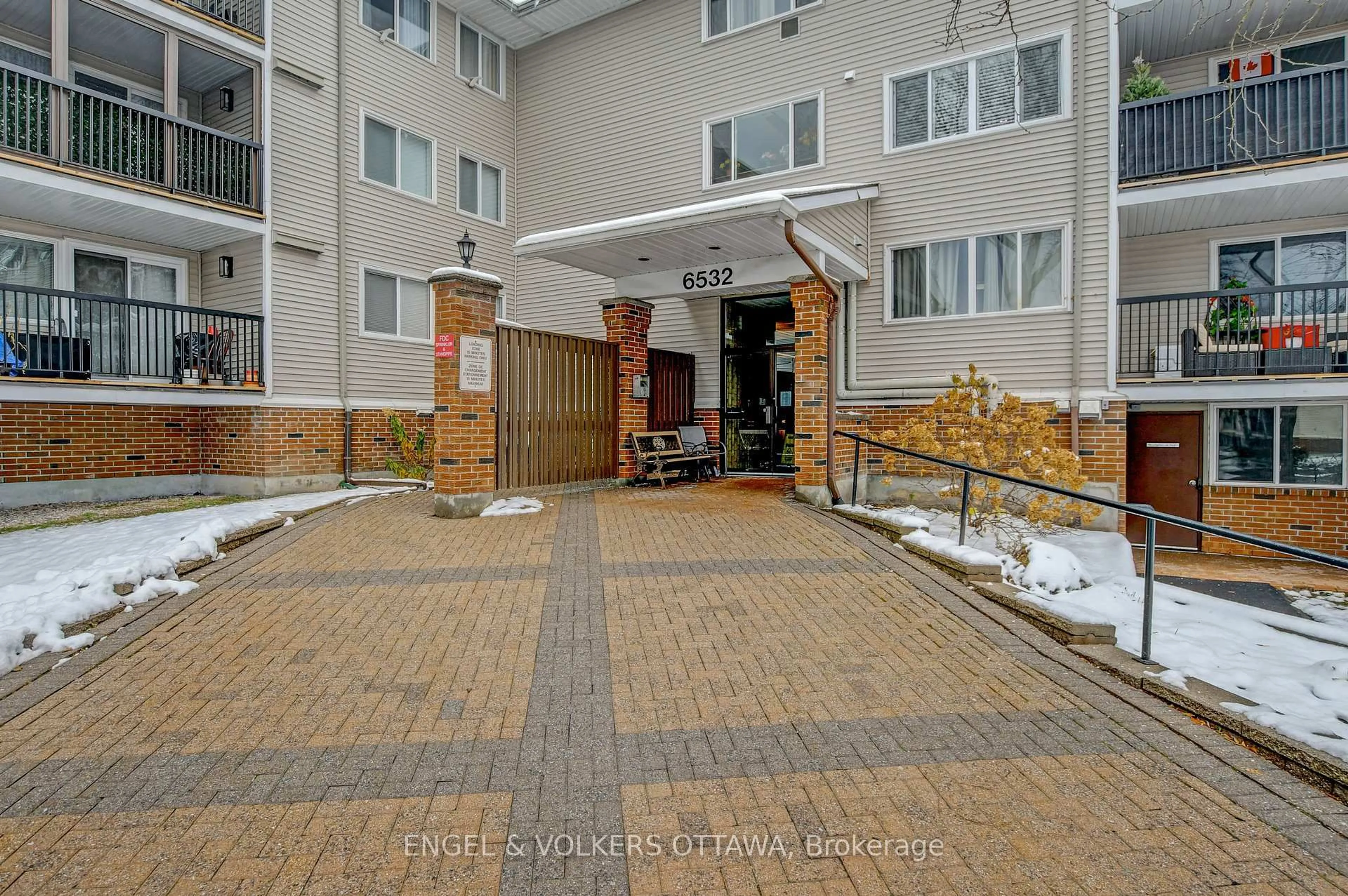 Patio, street for 6532 Bilberry Dr #112, Ottawa Ontario K1C 4N9