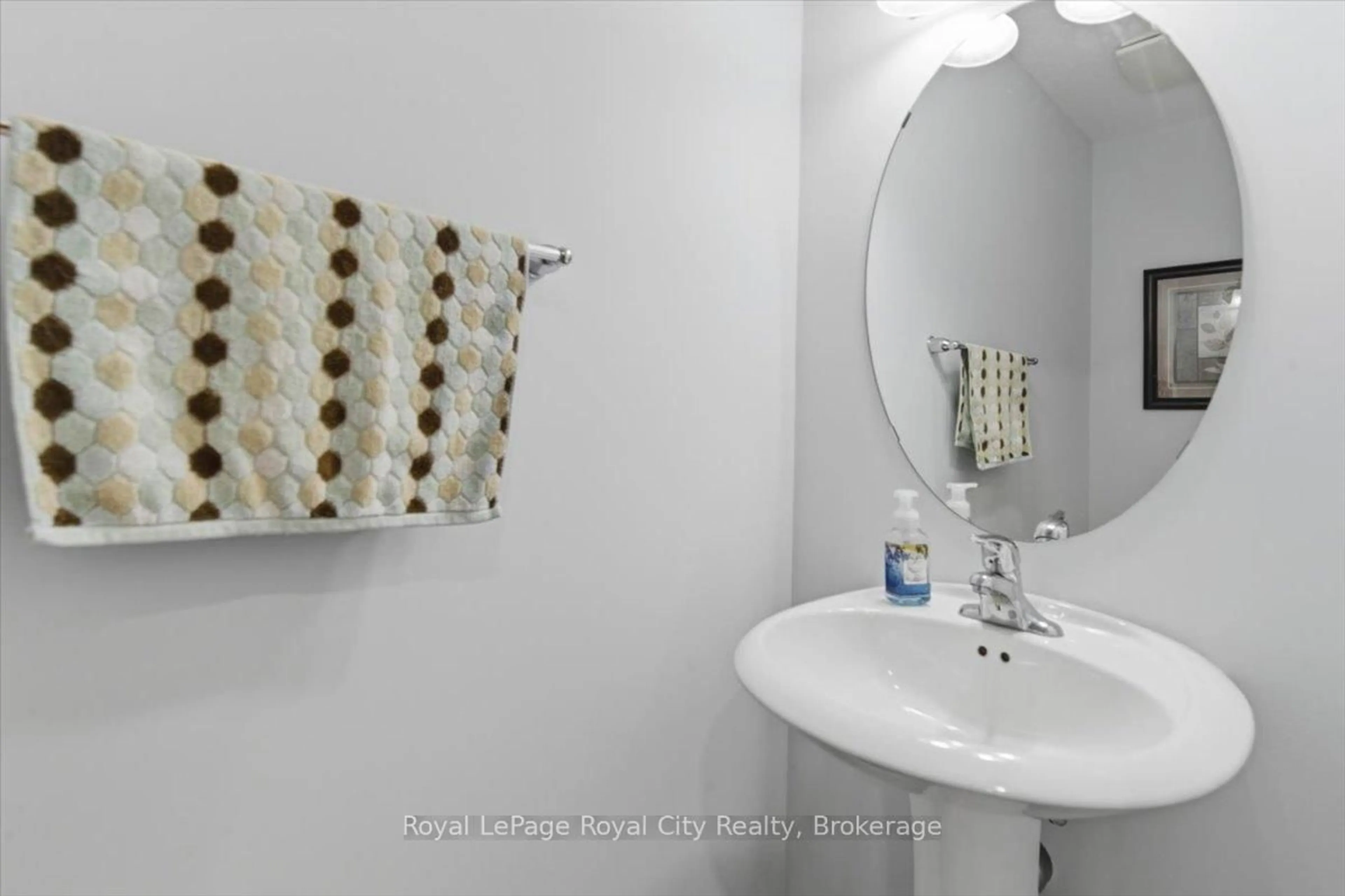 Standard bathroom, ceramic/tile floor for 17 Katemore Dr #21, Guelph Ontario N1L 0J2